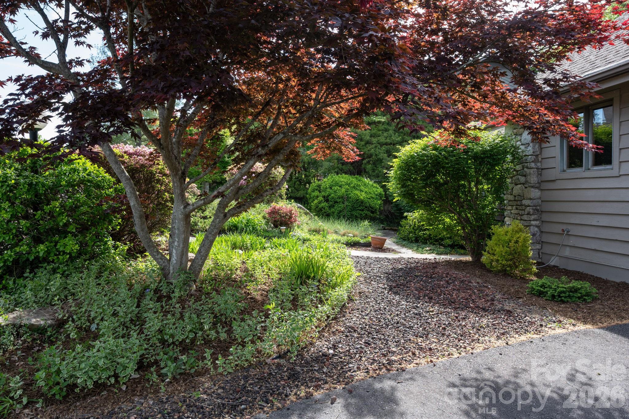4 Zachary Ridge Road — Asheville