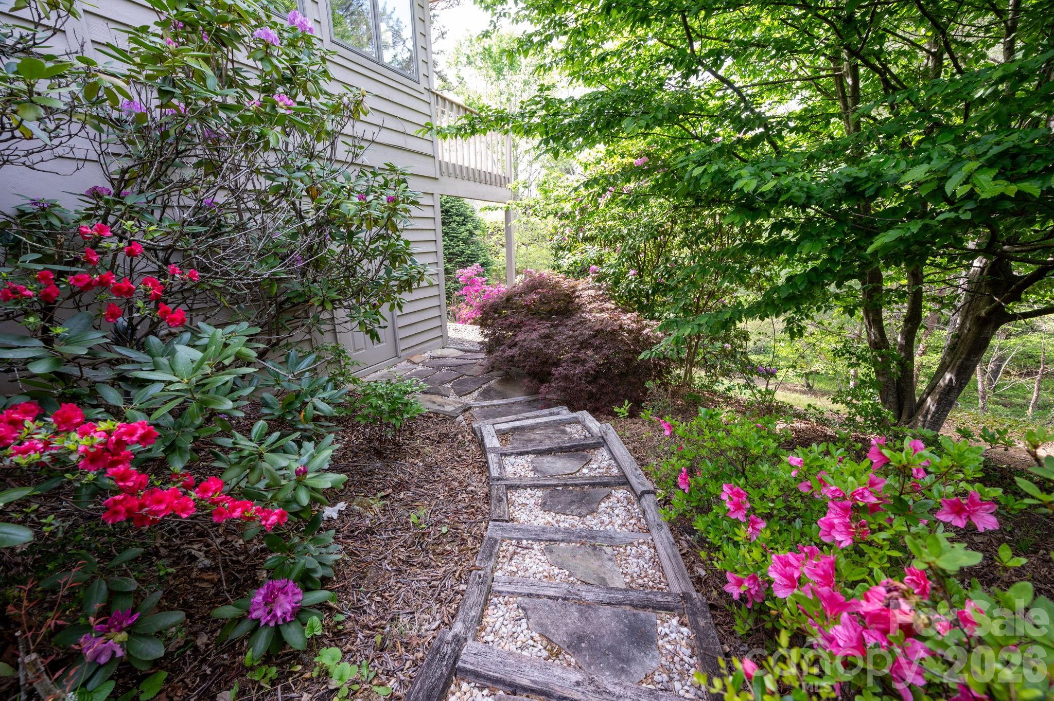 4 Zachary Ridge Road — Asheville
