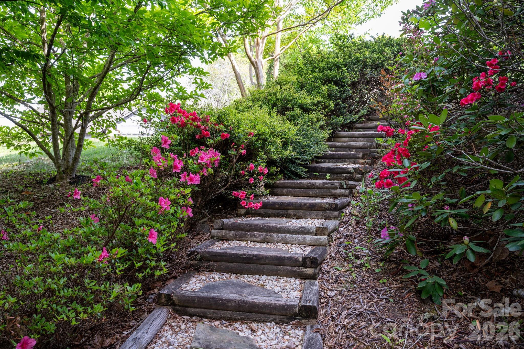4 Zachary Ridge Road — Asheville