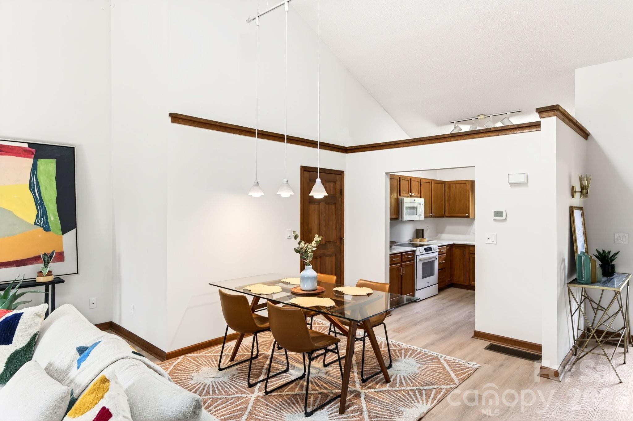 4 Zachary Ridge Road — Asheville