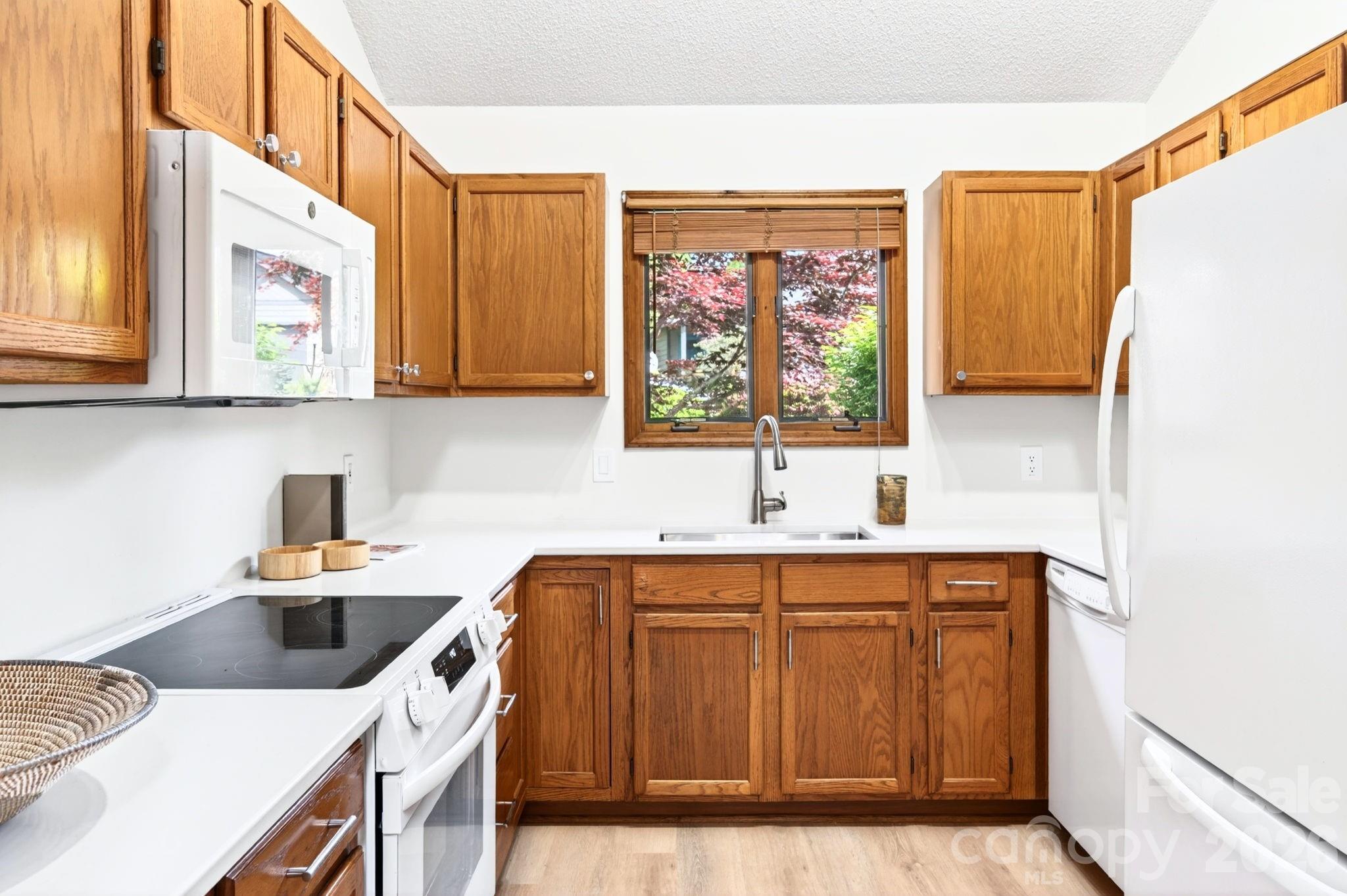 4 Zachary Ridge Road — Asheville