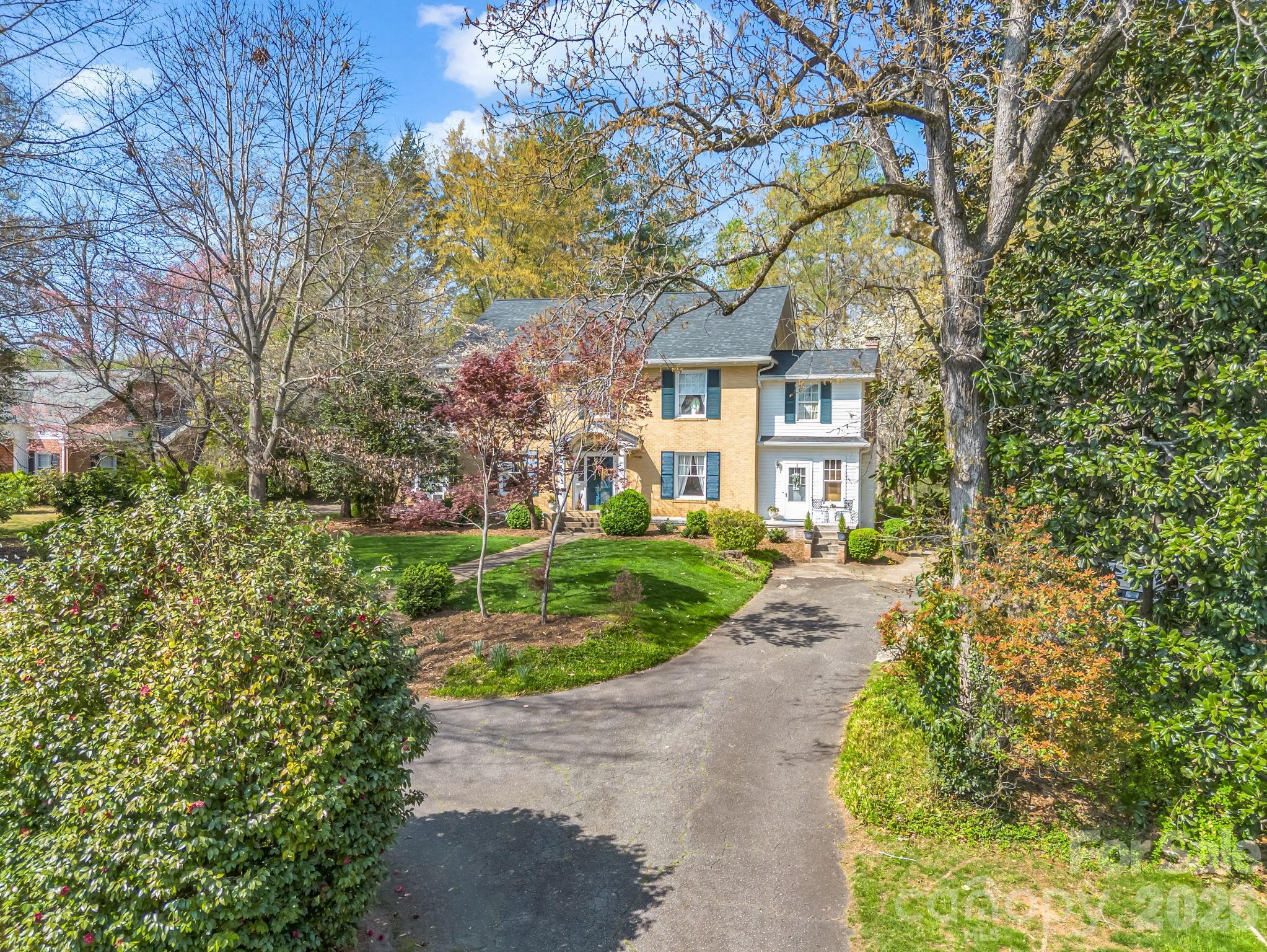 527 N Main Street — Rutherfordton