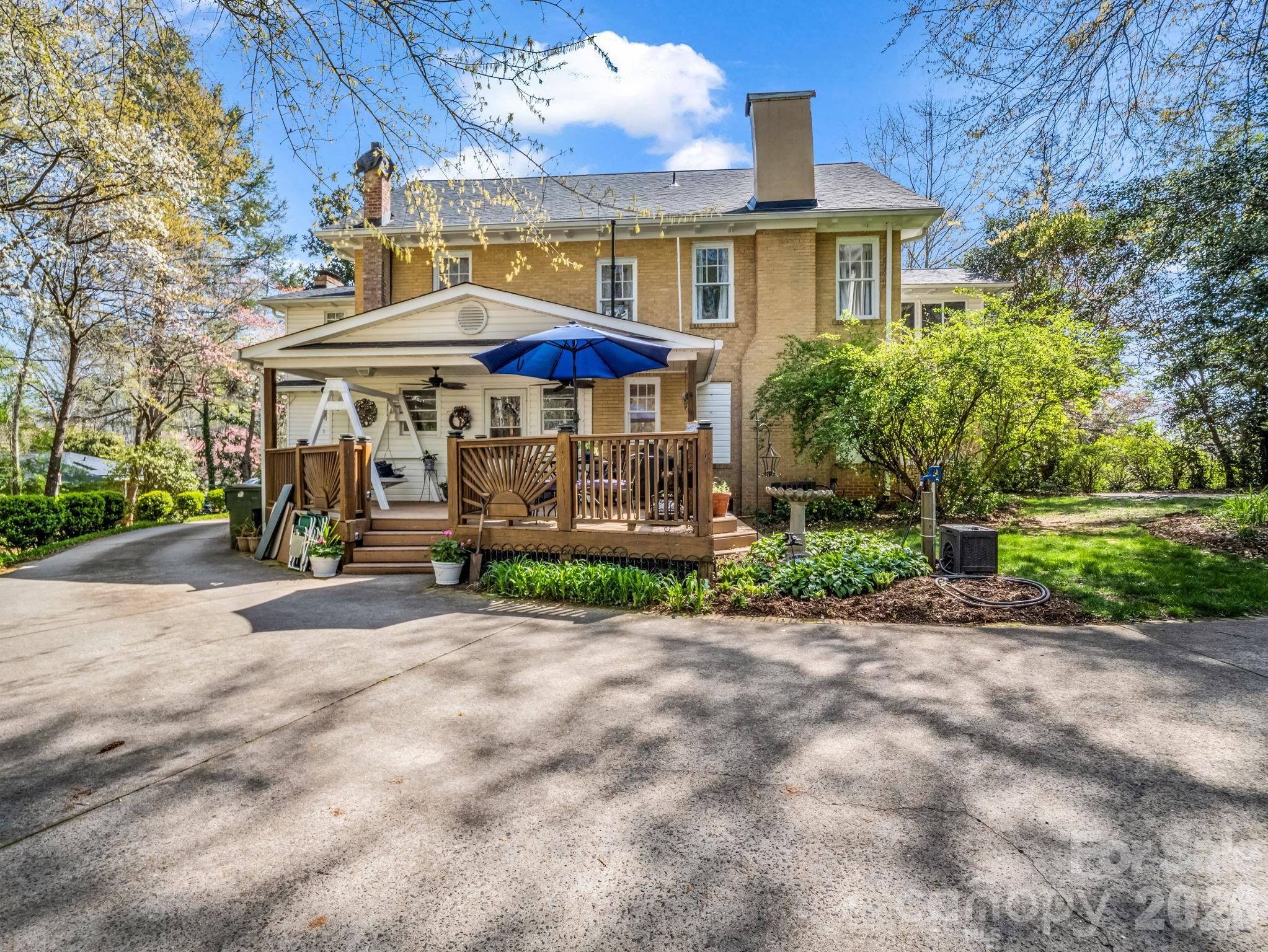 527 N Main Street — Rutherfordton