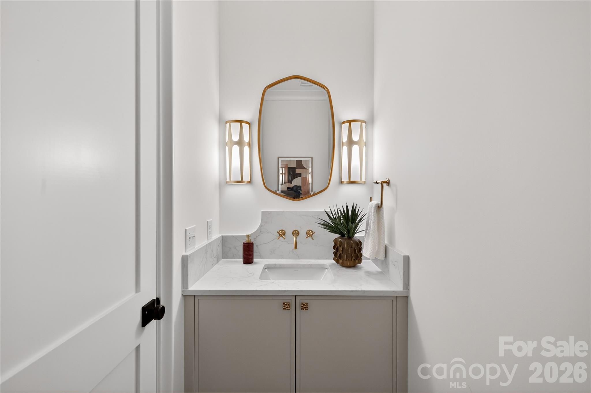 914 Edinburgh Lane — Charlotte