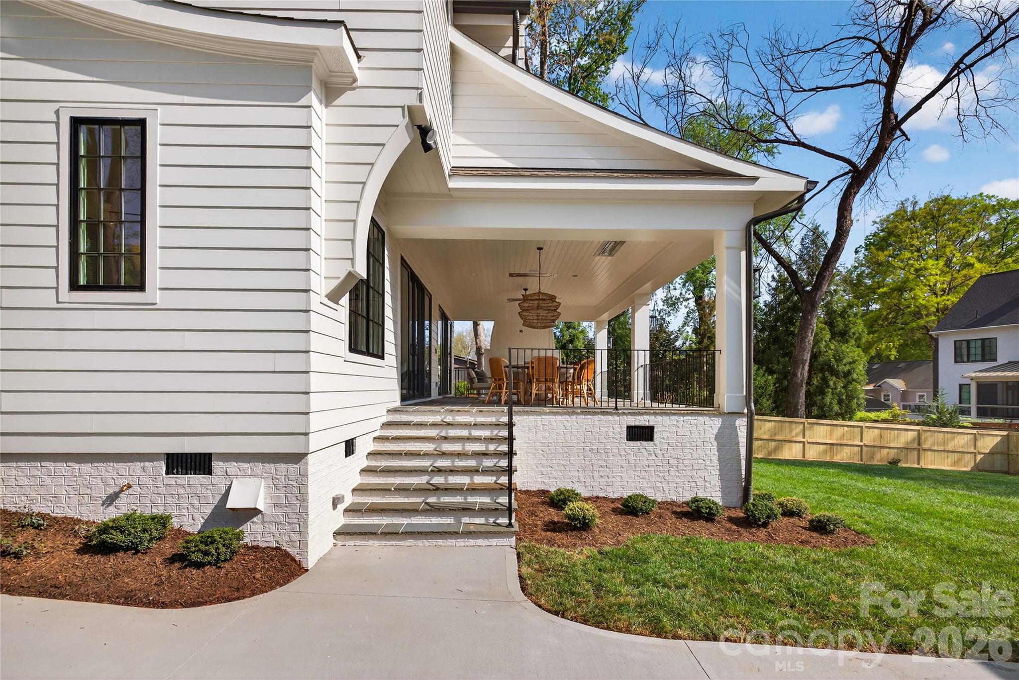 914 Edinburgh Lane — Charlotte