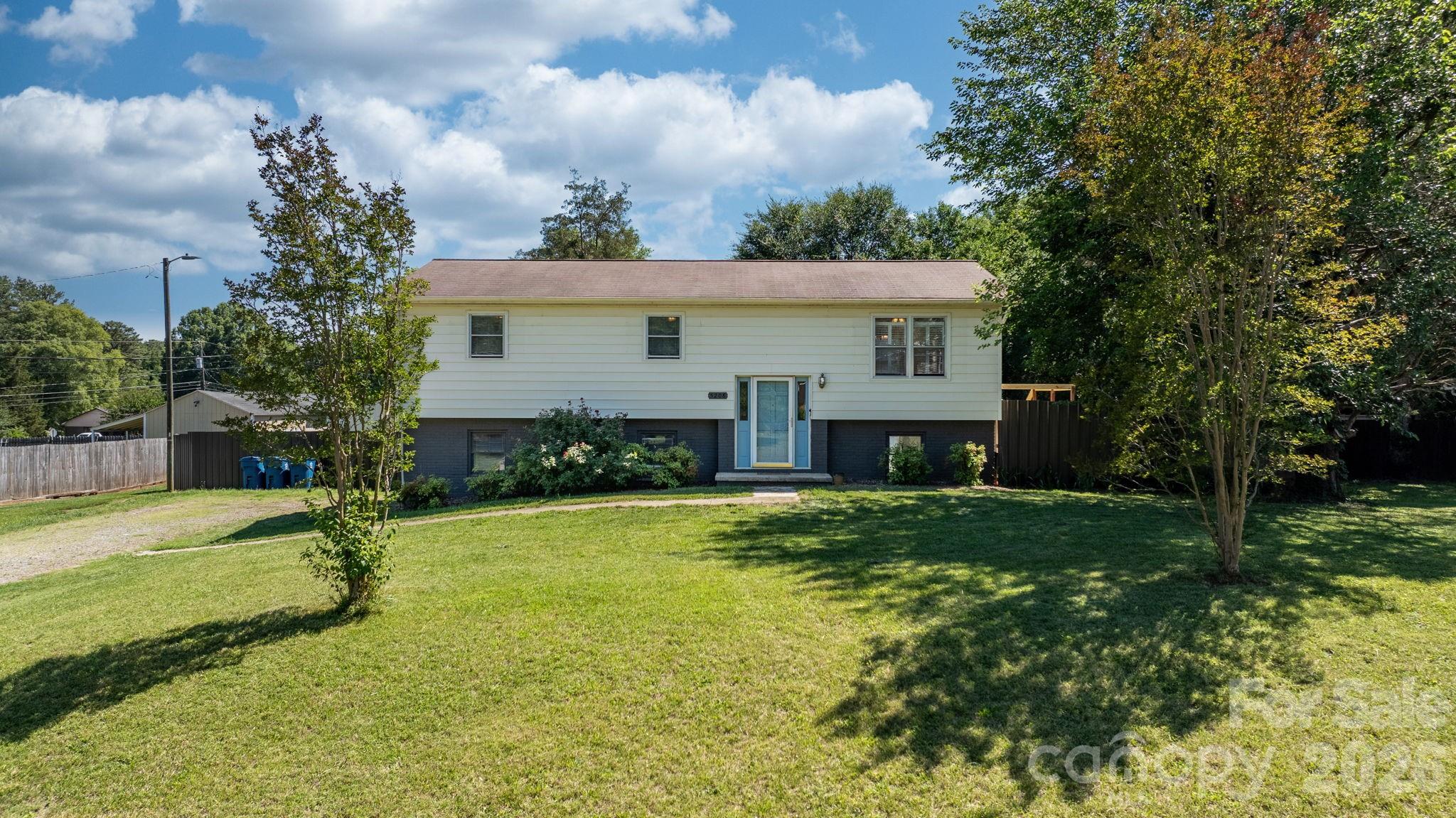 5208 W Piedmont Circle — Conover