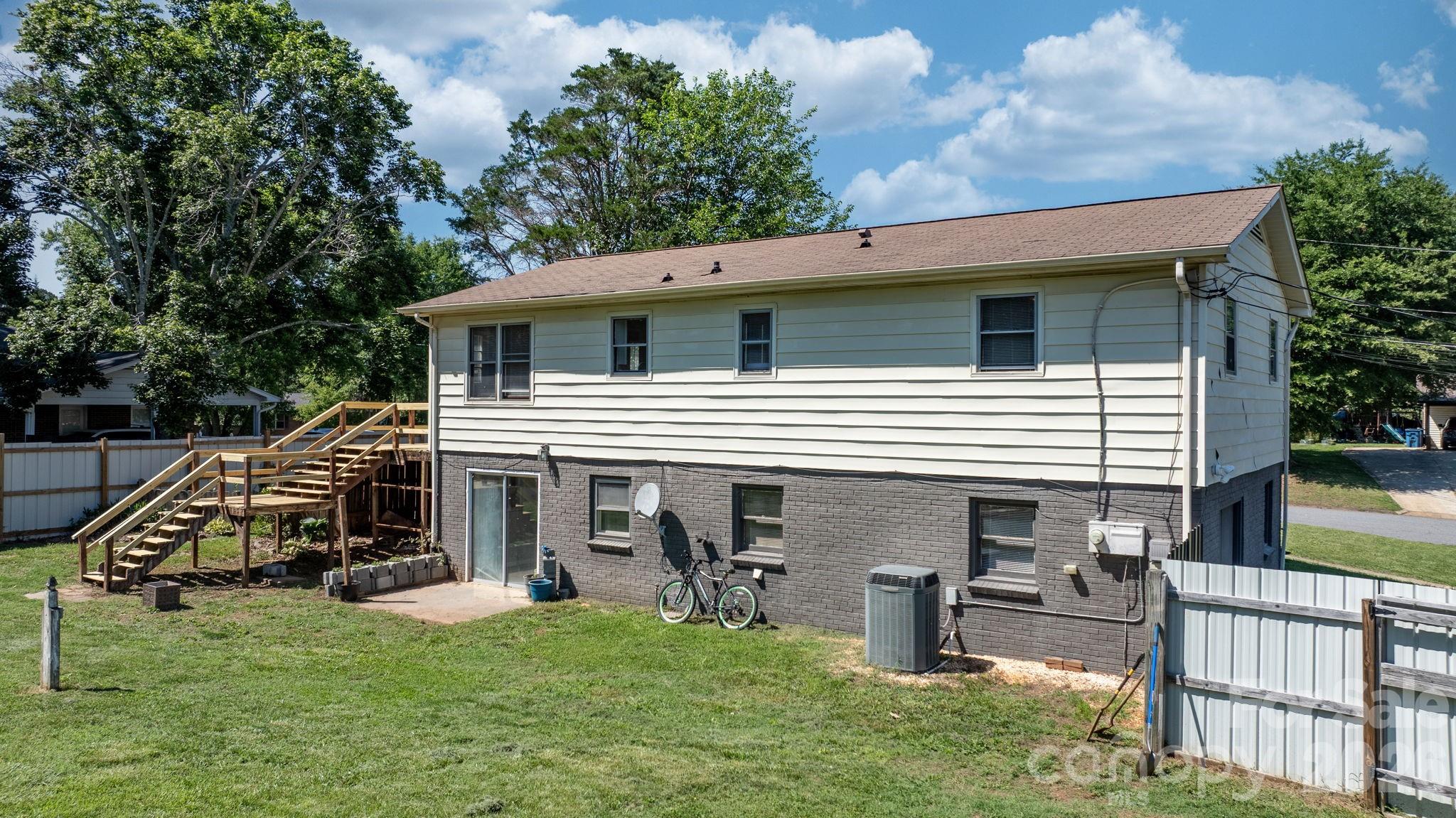 5208 W Piedmont Circle — Conover