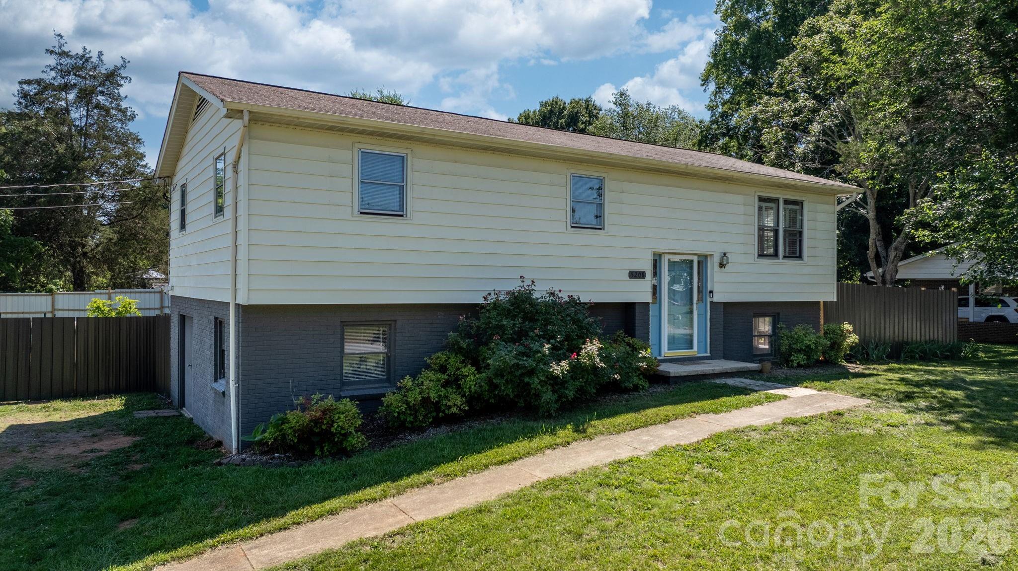 5208 W Piedmont Circle — Conover