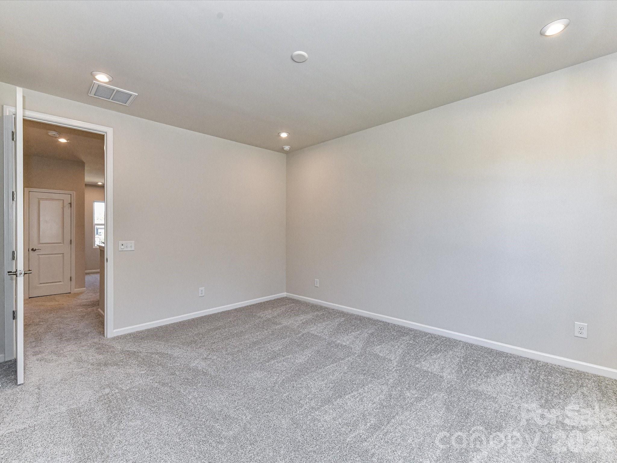 3041 Hutton Gardens Lane — Charlotte