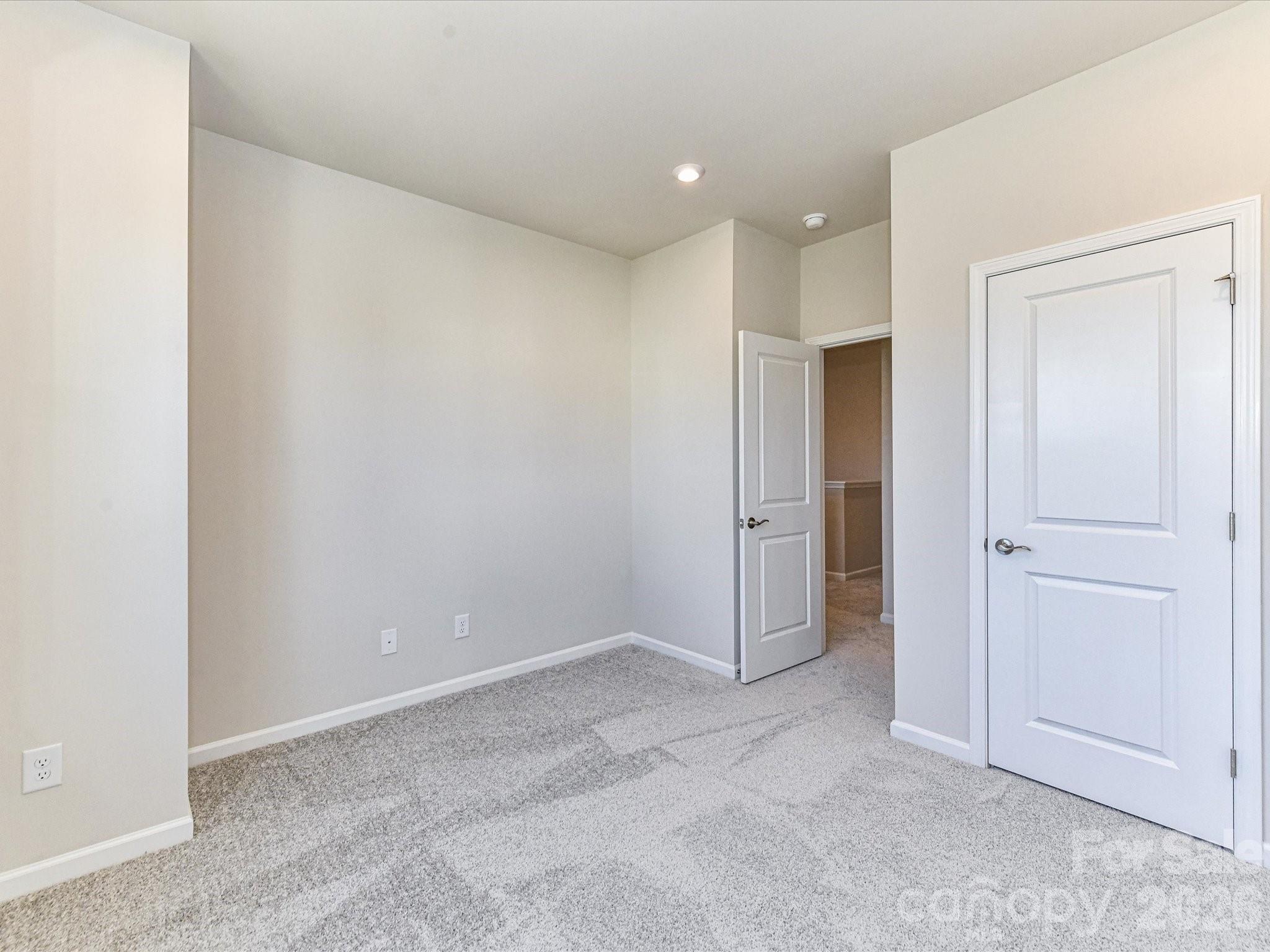 3041 Hutton Gardens Lane — Charlotte