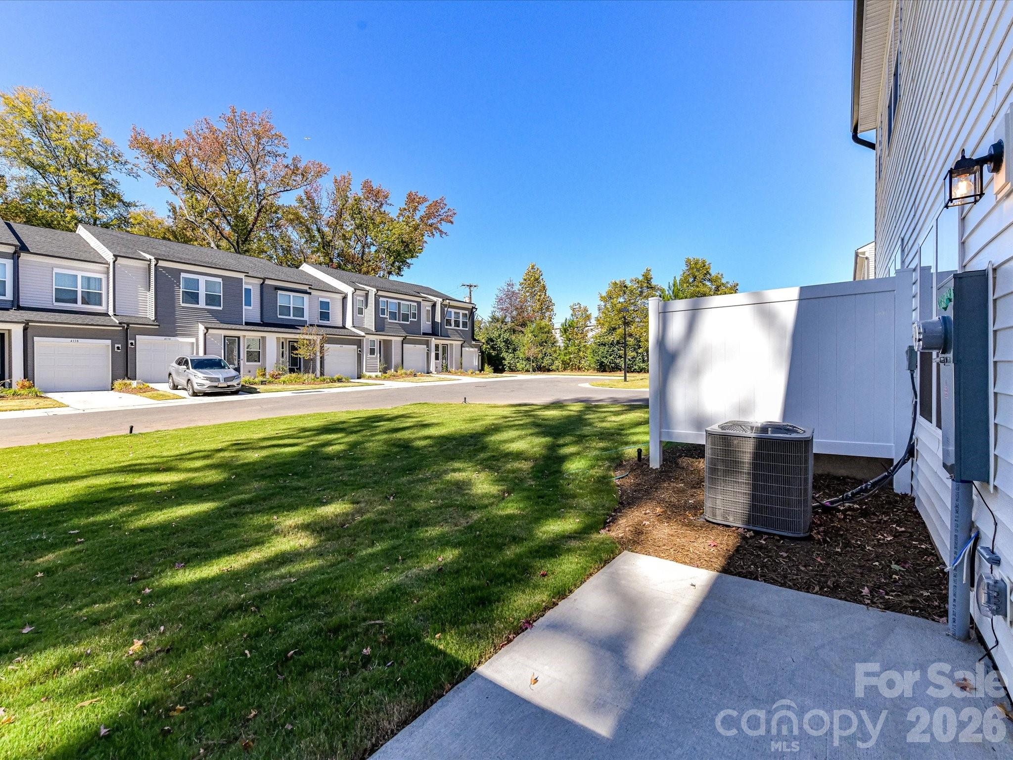 3041 Hutton Gardens Lane — Charlotte
