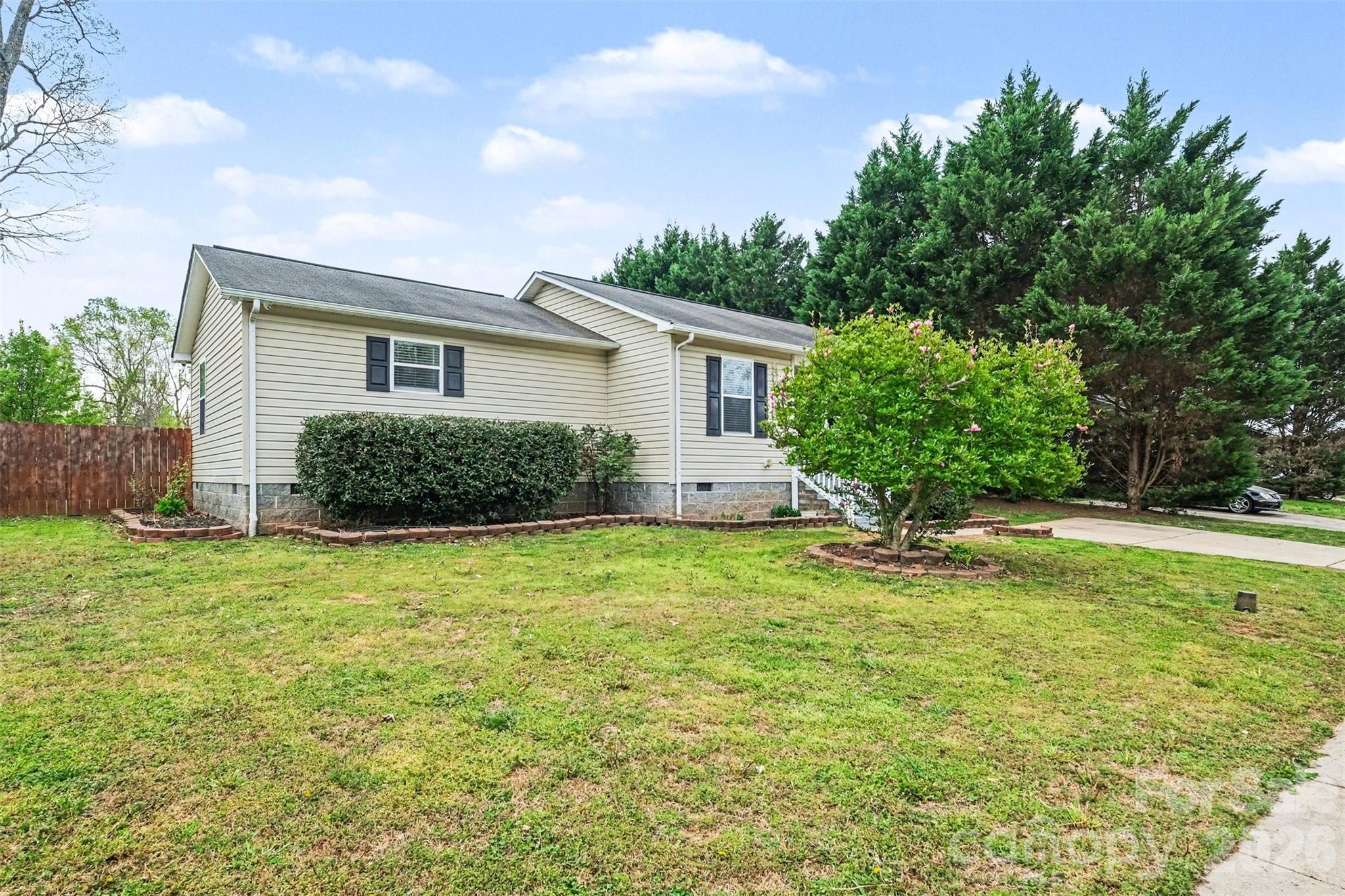 2519 Saluda Drive — Gastonia