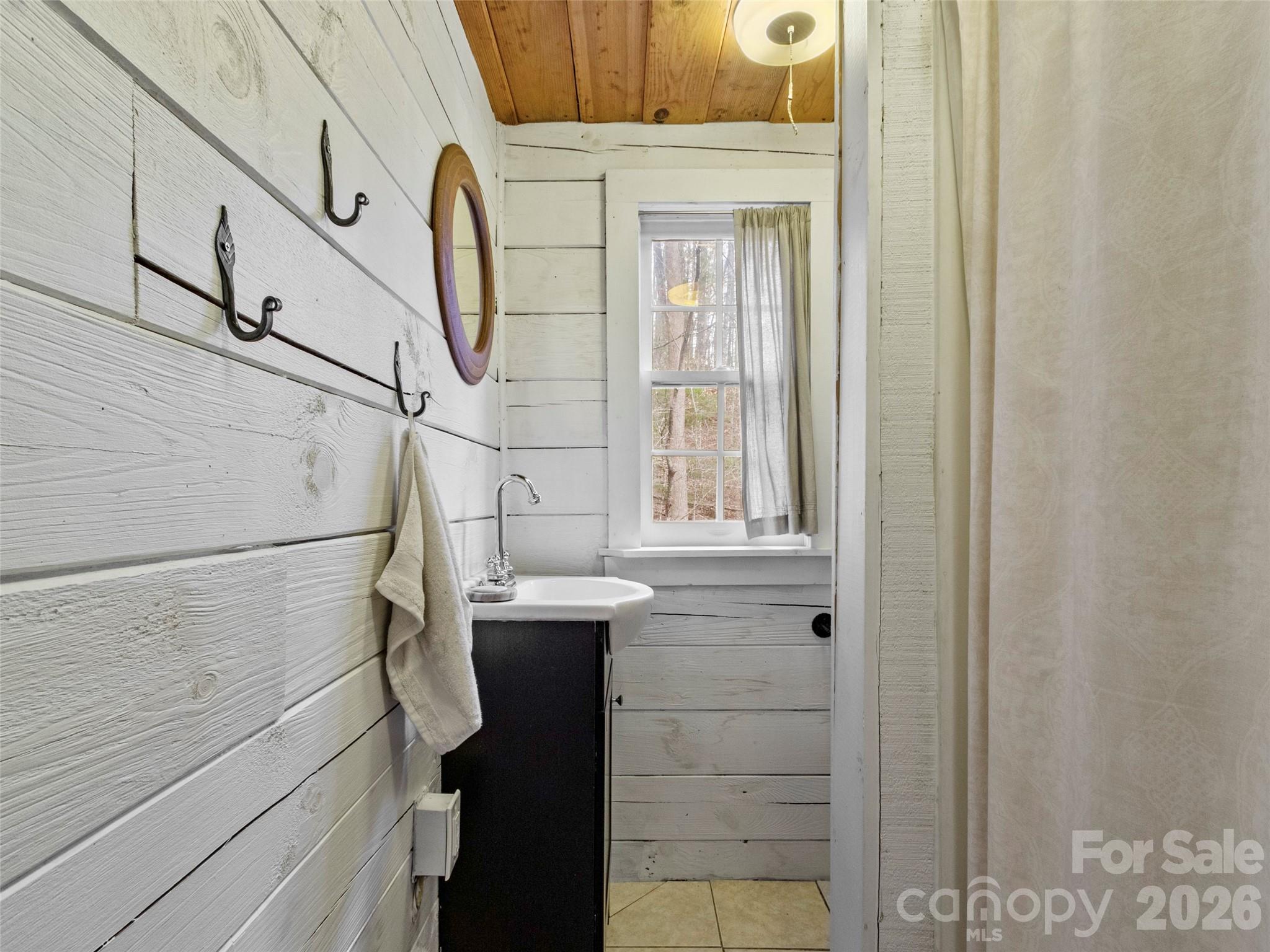 2701 Roses Branch Road — Bakersville