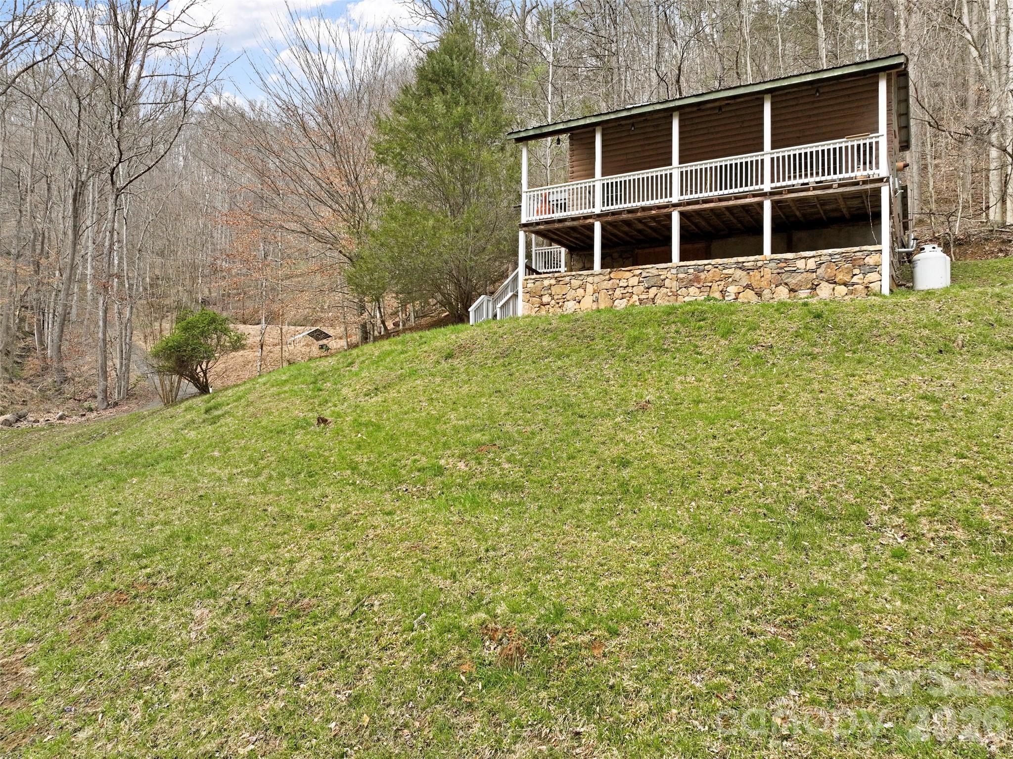 2701 Roses Branch Road — Bakersville