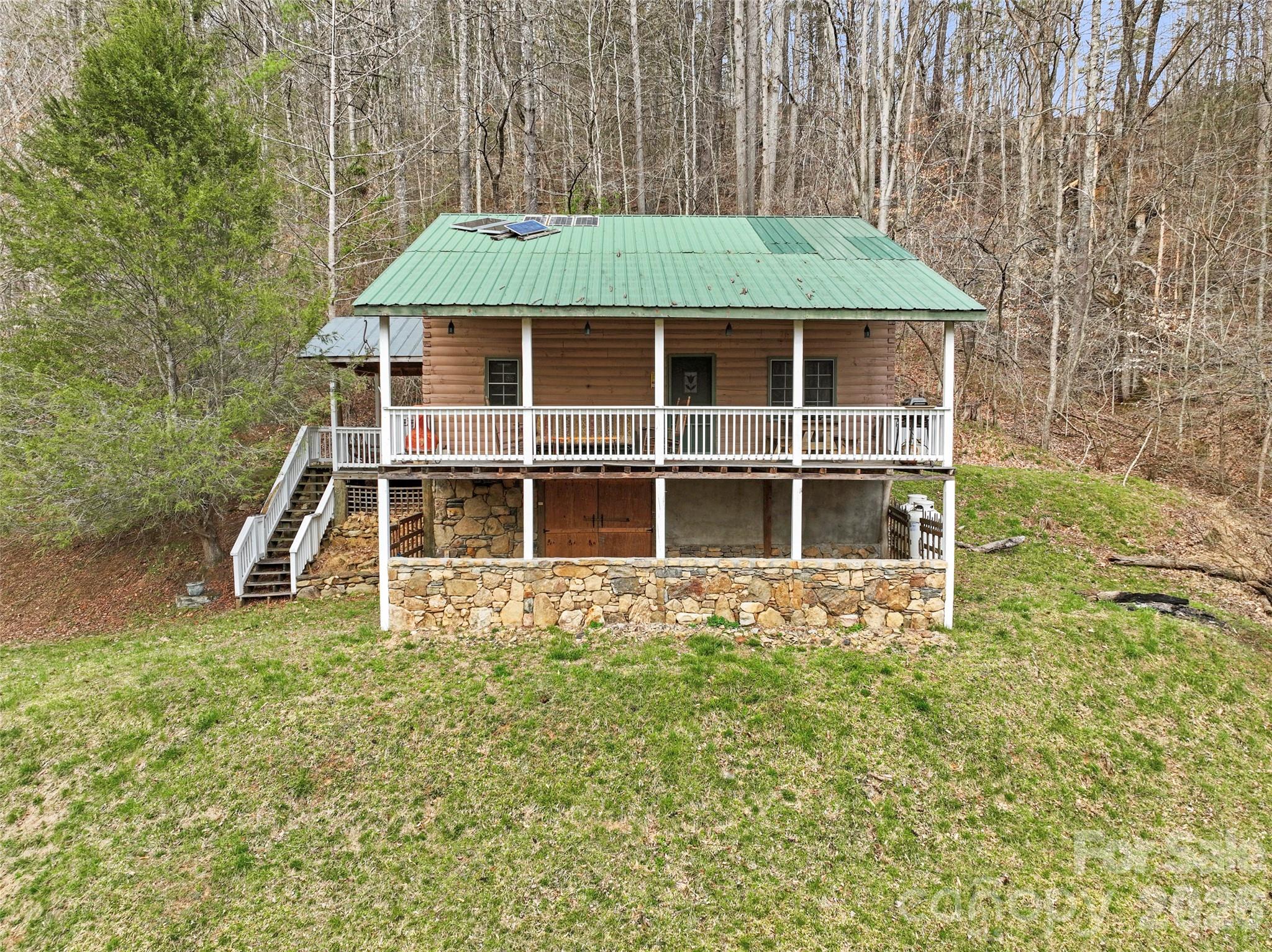 2701 Roses Branch Road — Bakersville