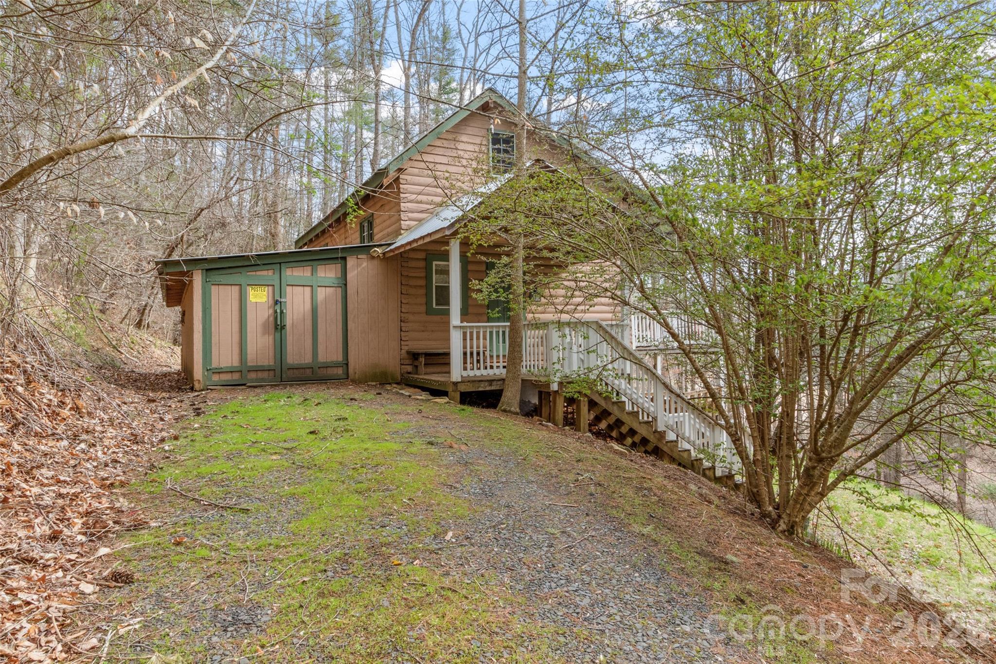 2701 Roses Branch Road — Bakersville