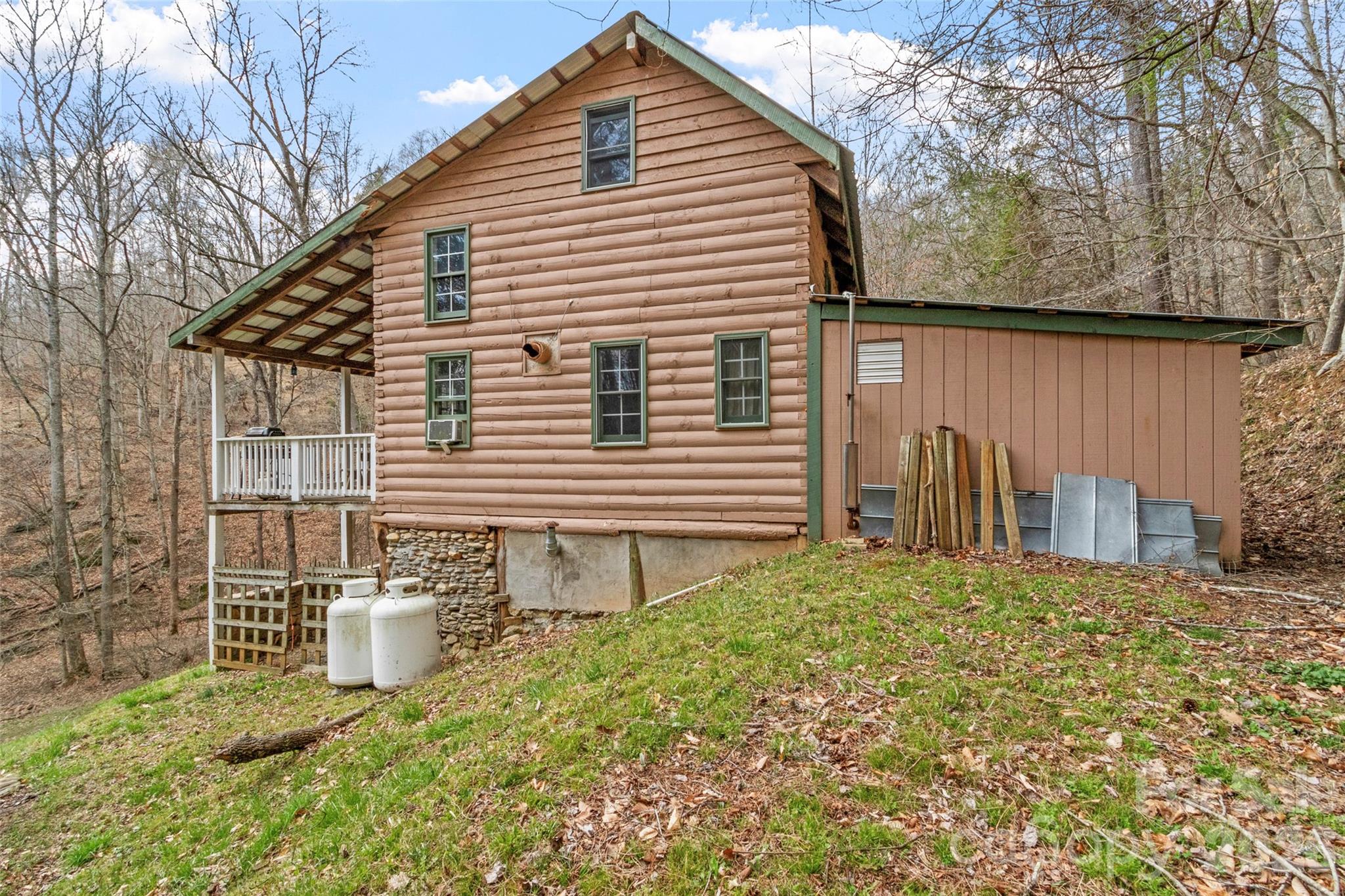 2701 Roses Branch Road — Bakersville
