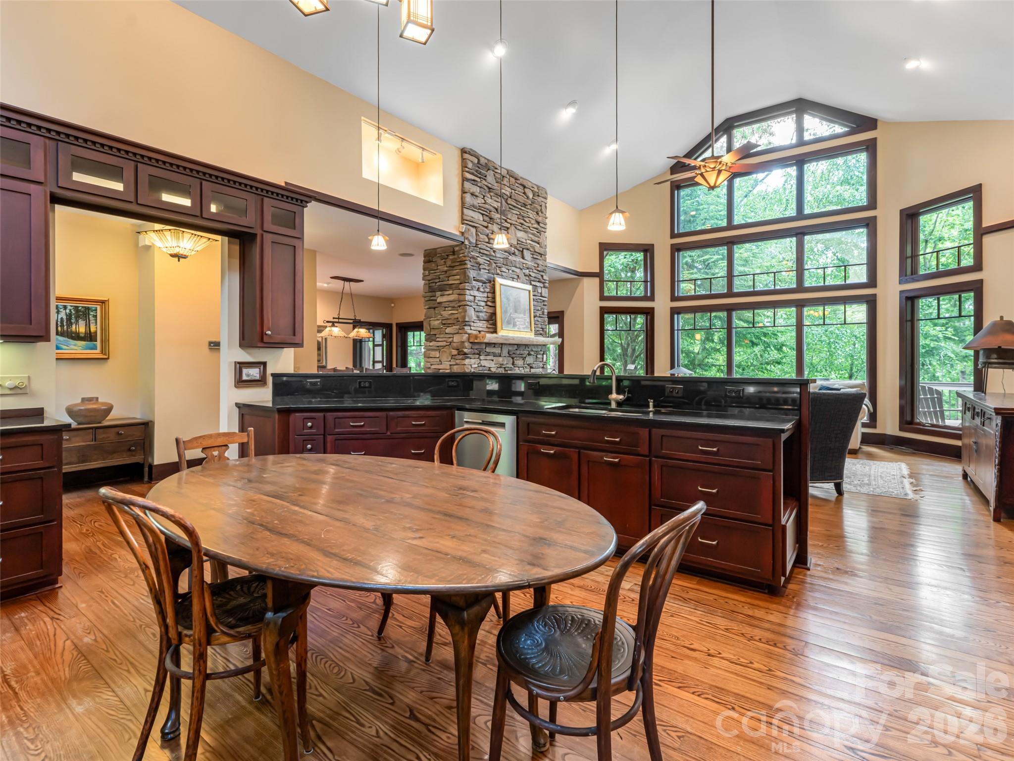 935 Whites Lake Boulevard — Saluda