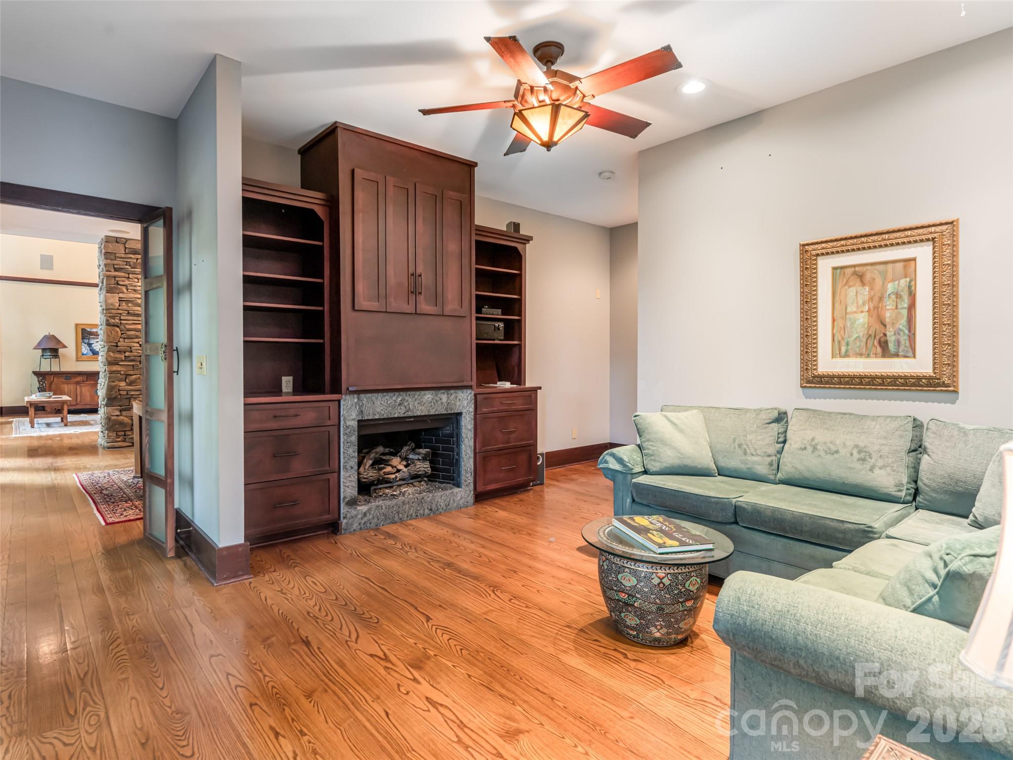 935 Whites Lake Boulevard — Saluda
