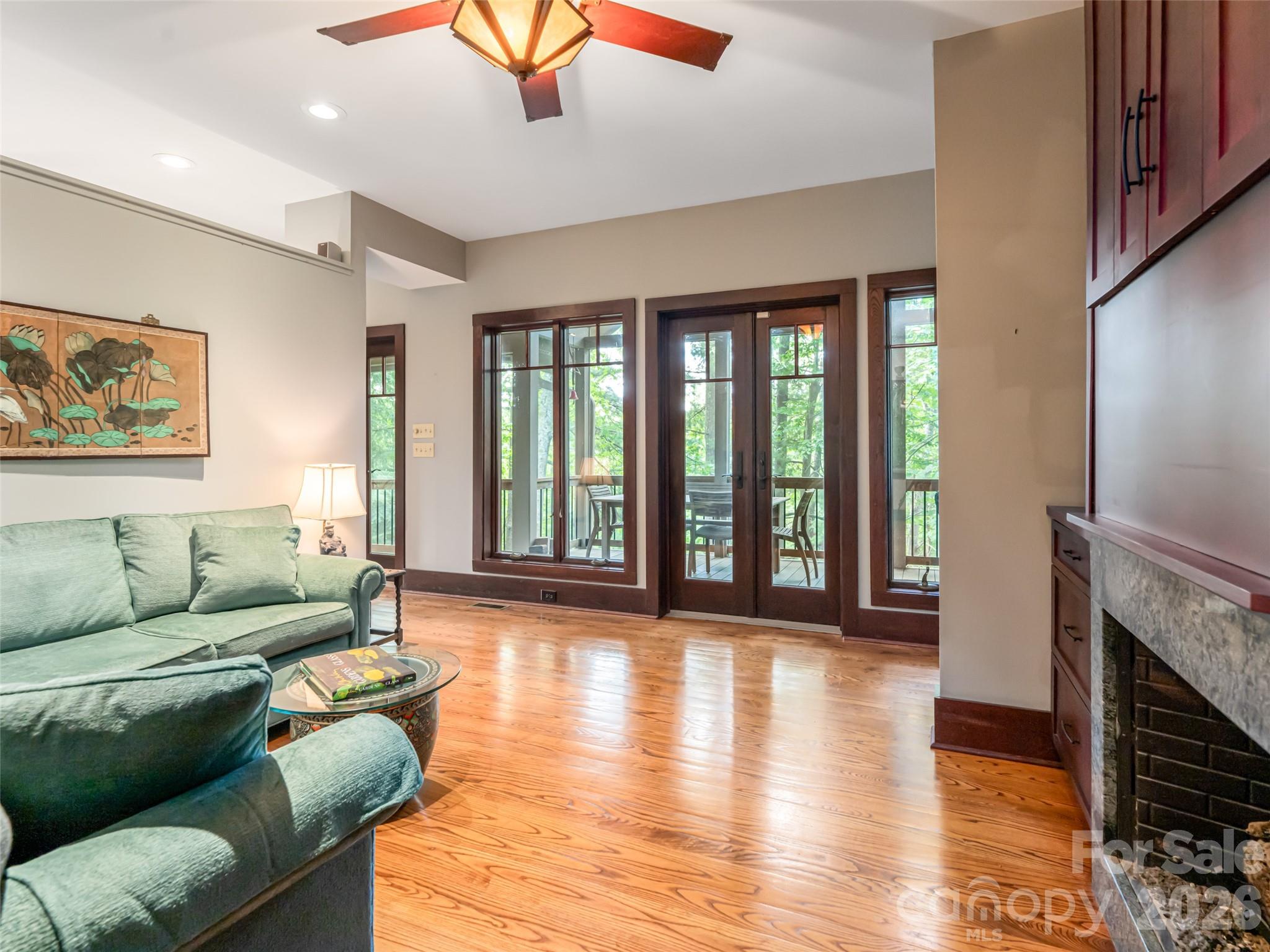 935 Whites Lake Boulevard — Saluda