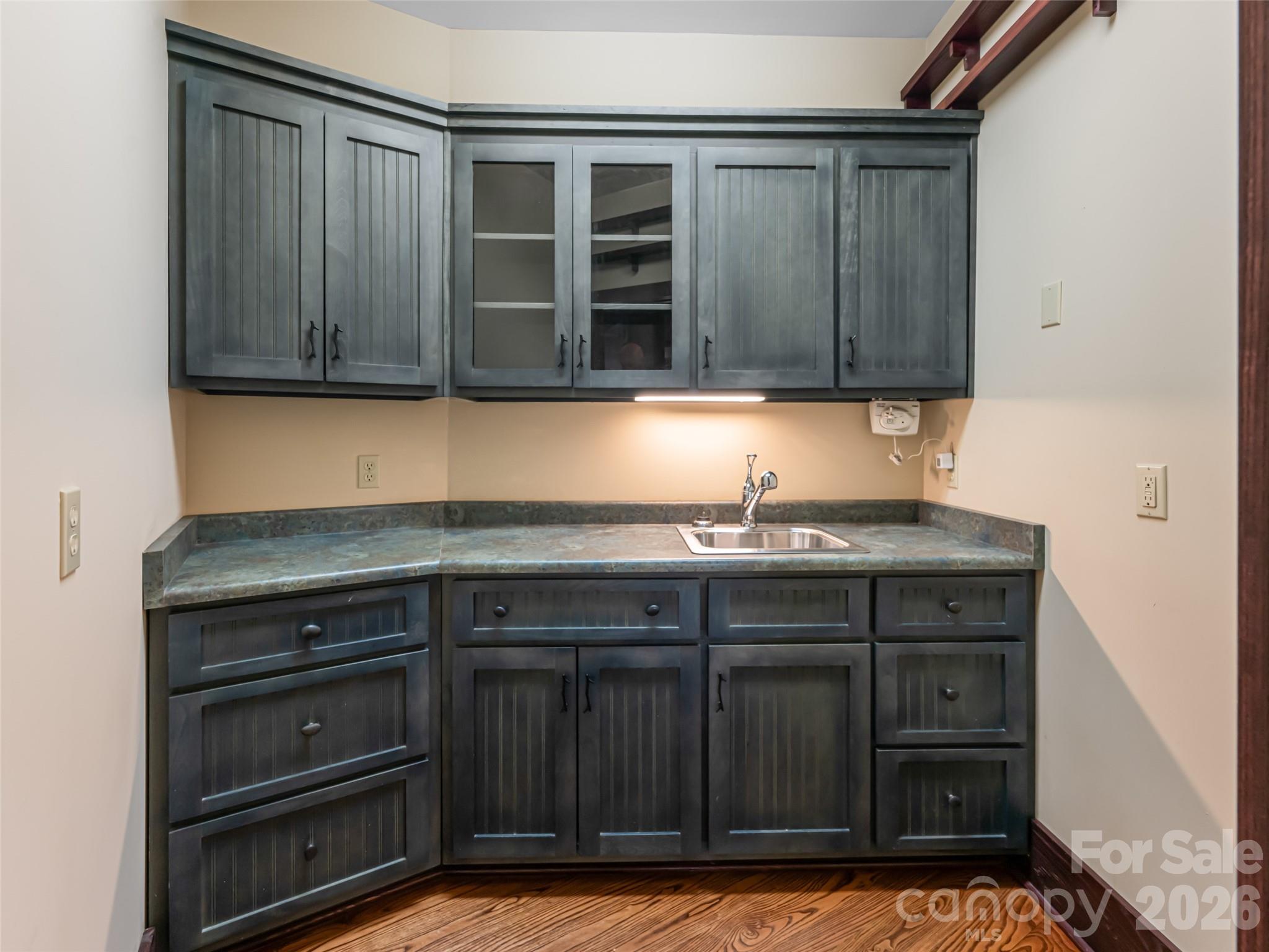 935 Whites Lake Boulevard — Saluda