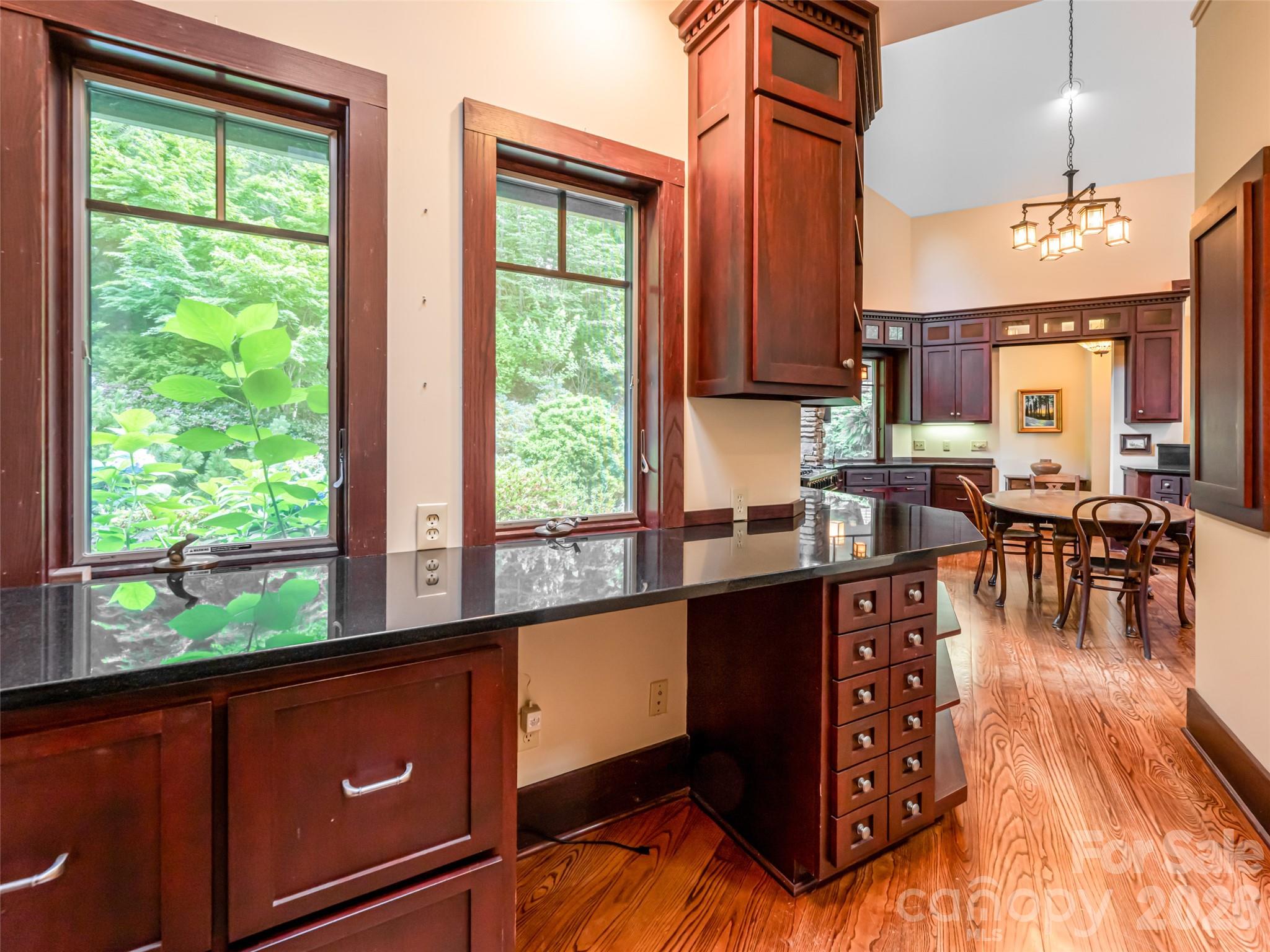 935 Whites Lake Boulevard — Saluda