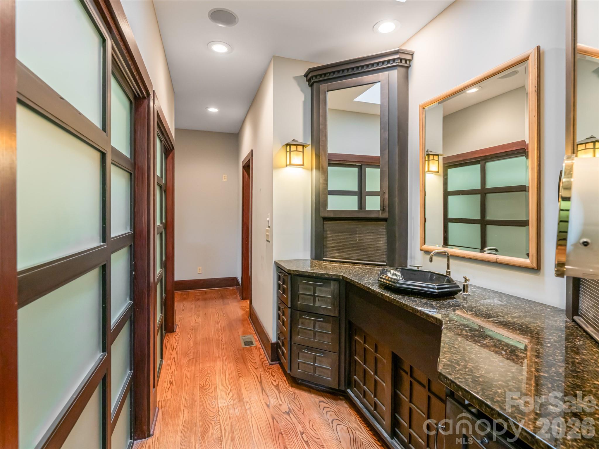 935 Whites Lake Boulevard — Saluda