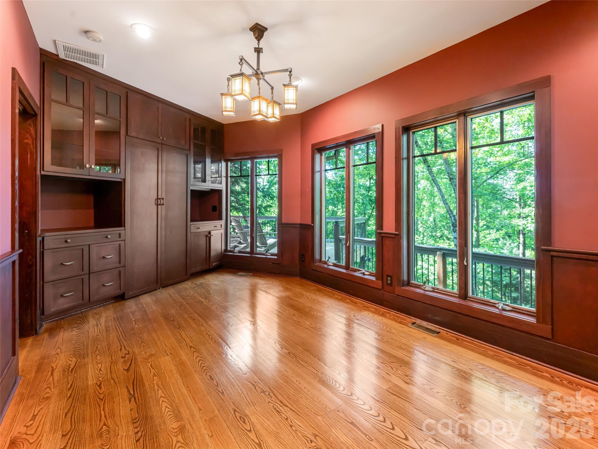 935 Whites Lake Boulevard — Saluda