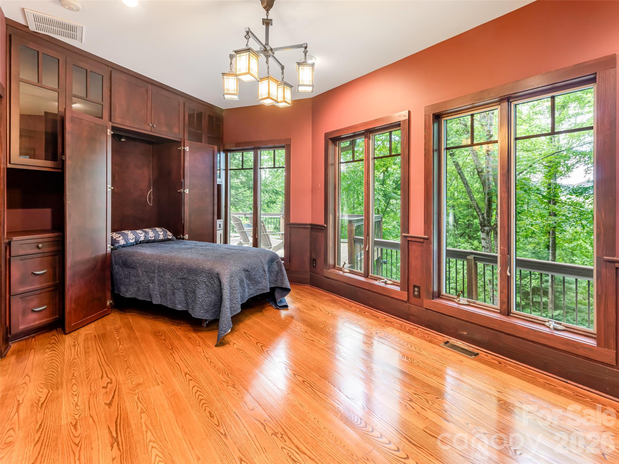 935 Whites Lake Boulevard — Saluda