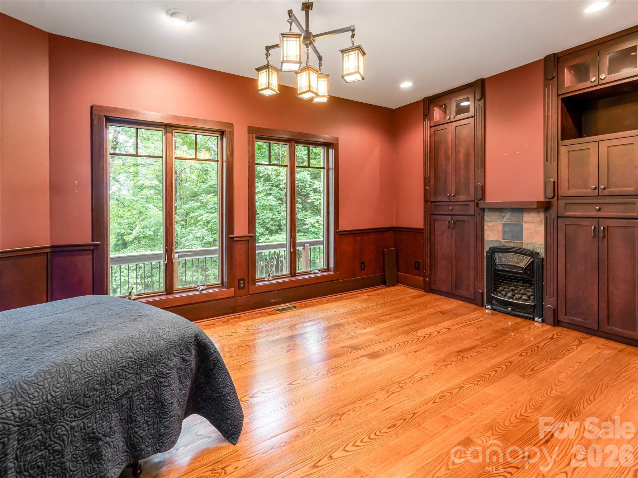 935 Whites Lake Boulevard — Saluda