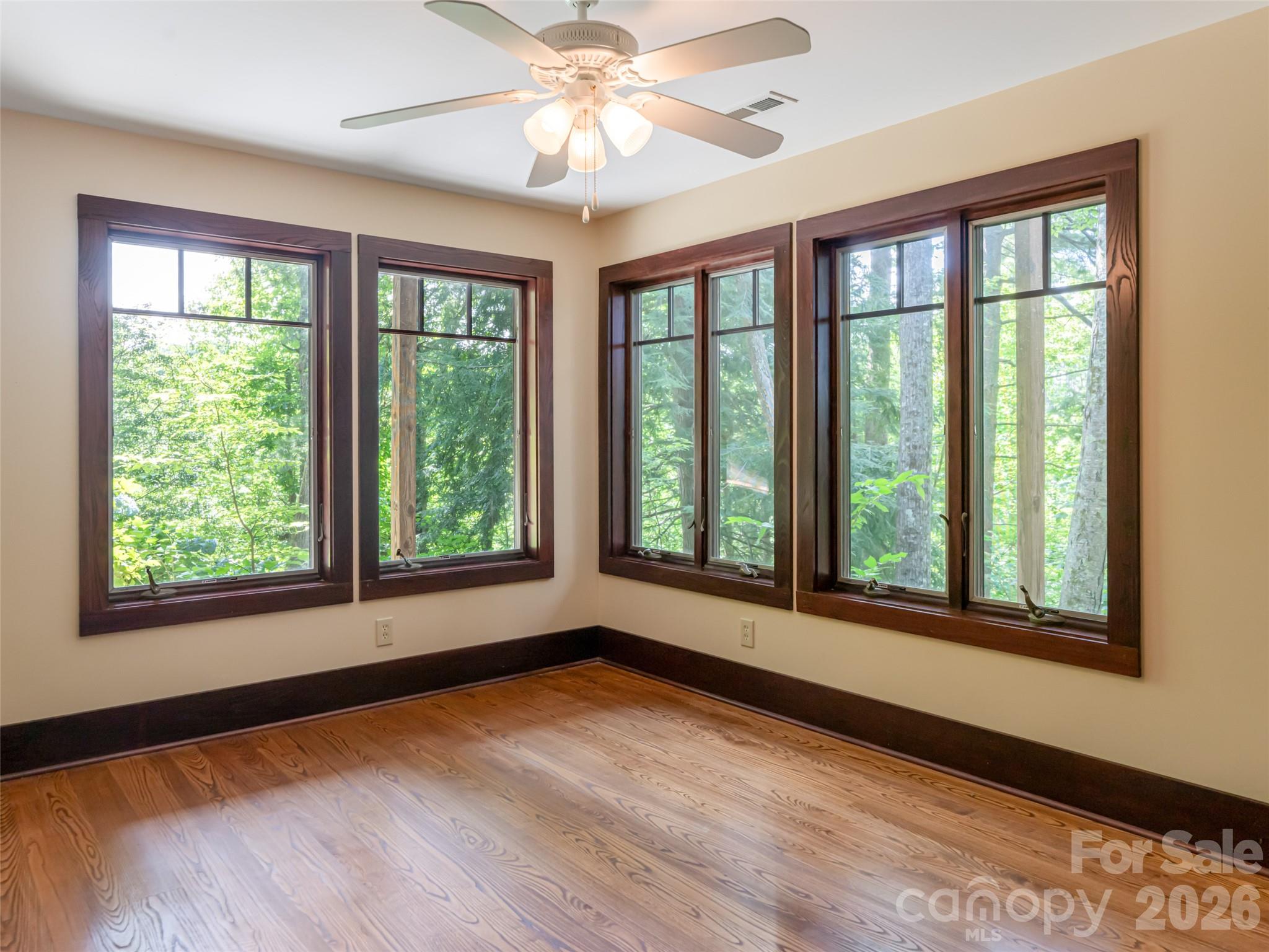 935 Whites Lake Boulevard — Saluda