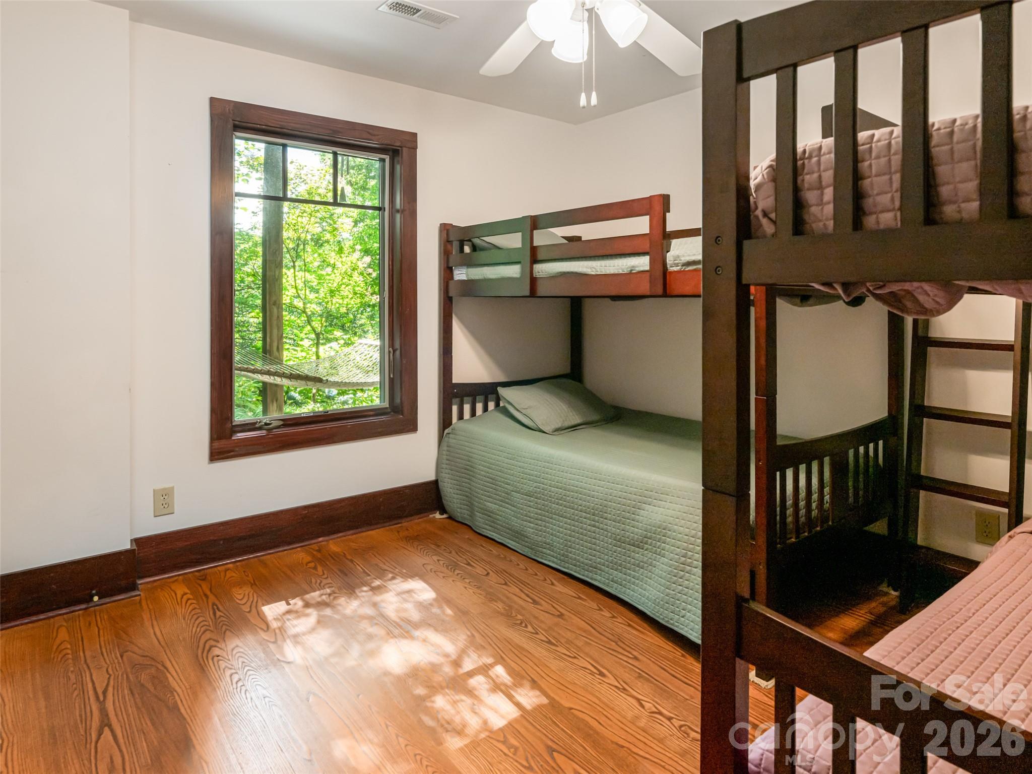 935 Whites Lake Boulevard — Saluda