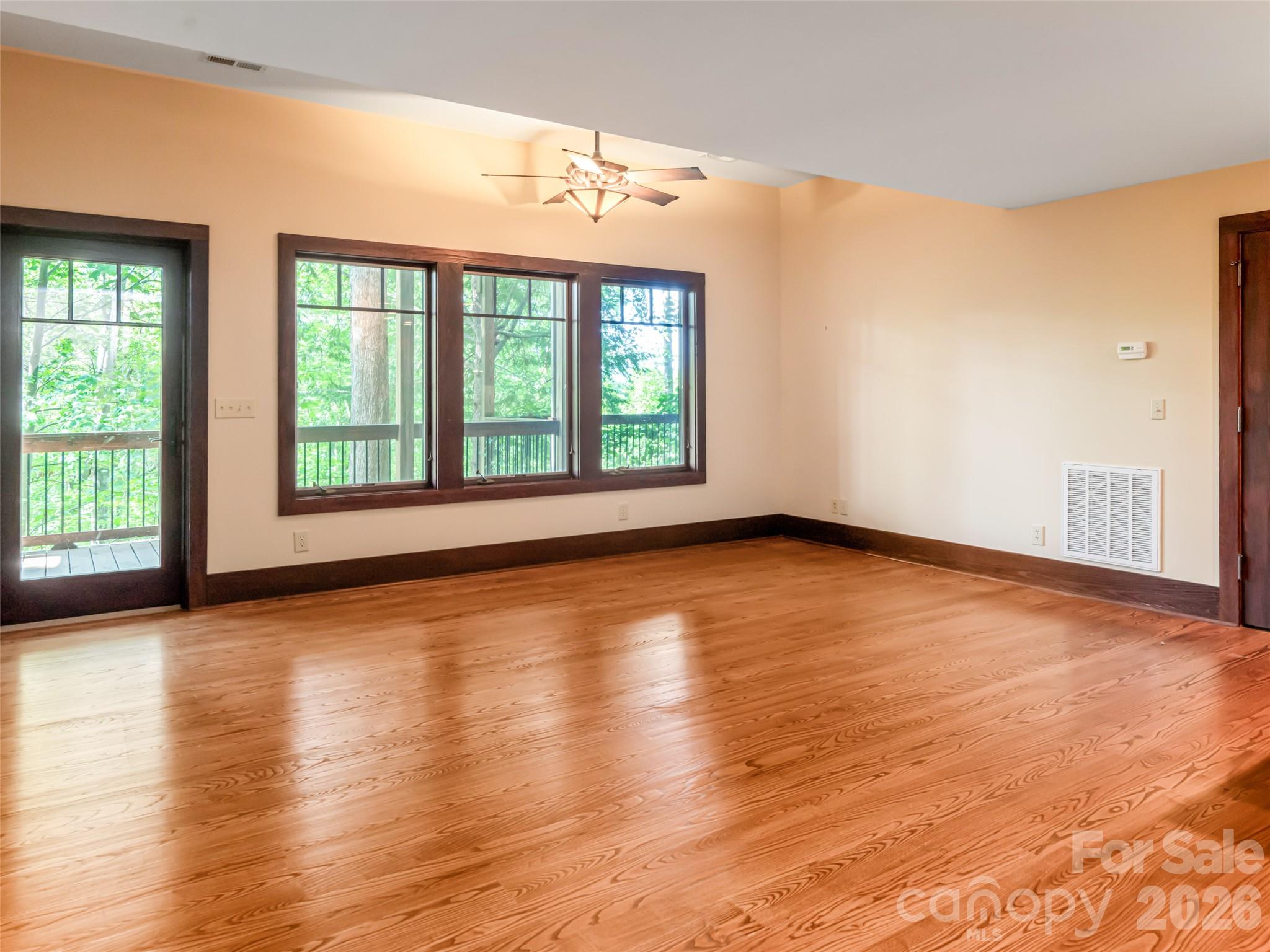 935 Whites Lake Boulevard — Saluda