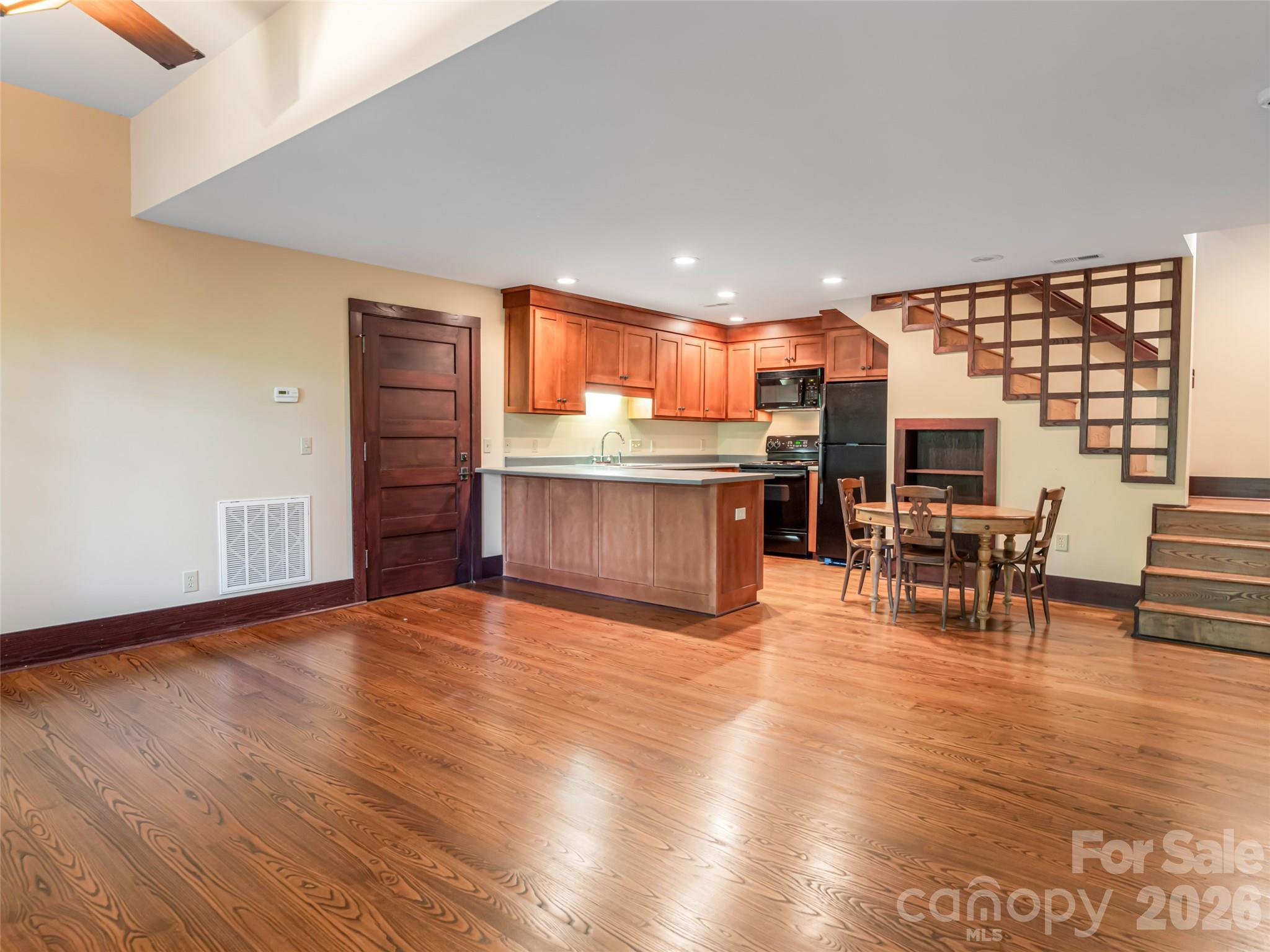 935 Whites Lake Boulevard — Saluda