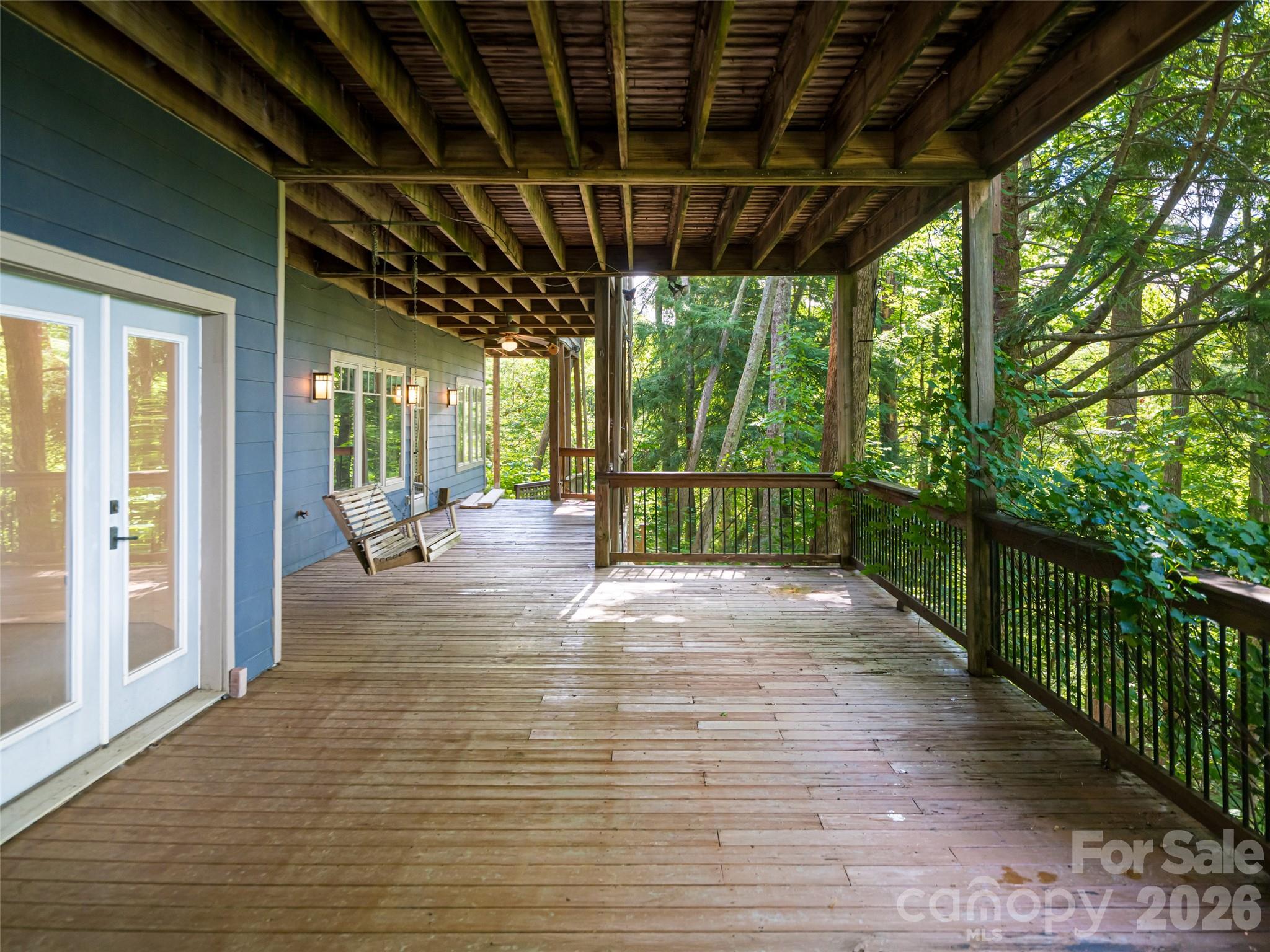 935 Whites Lake Boulevard — Saluda