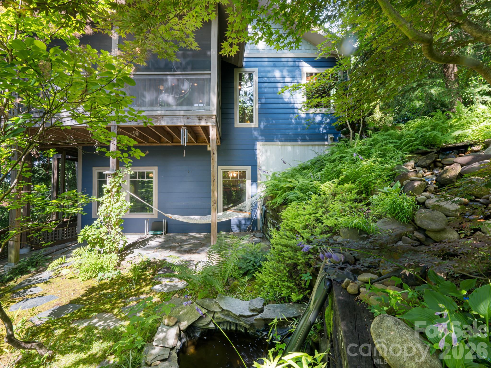 935 Whites Lake Boulevard — Saluda