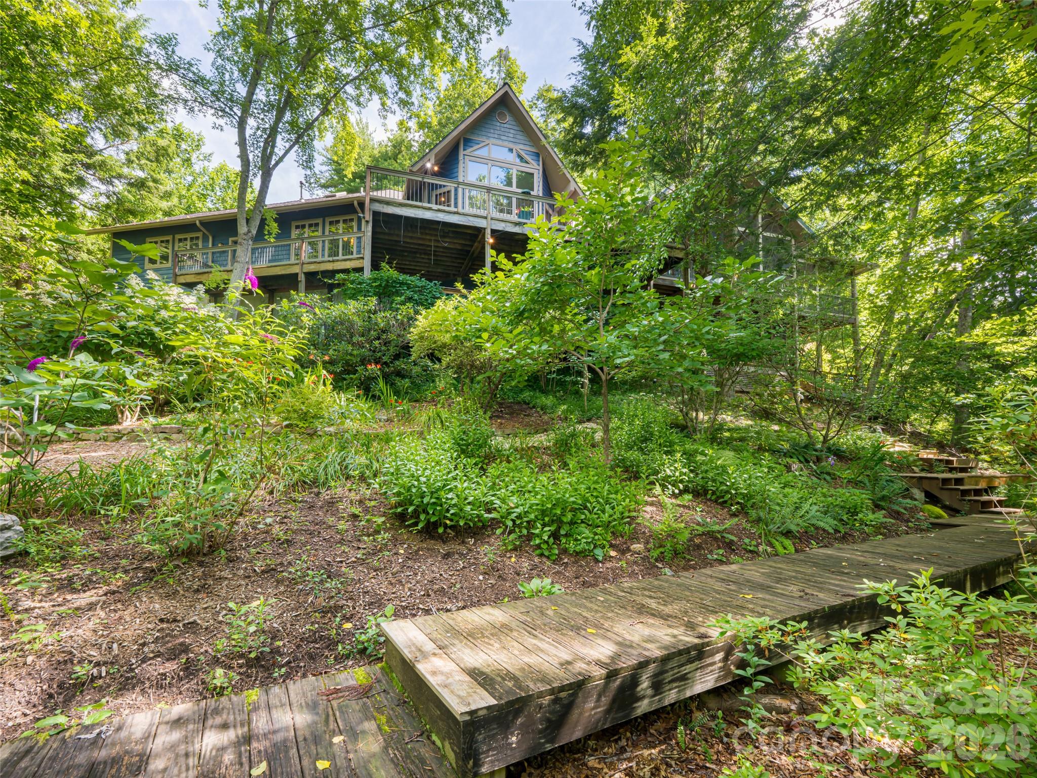 935 Whites Lake Boulevard — Saluda