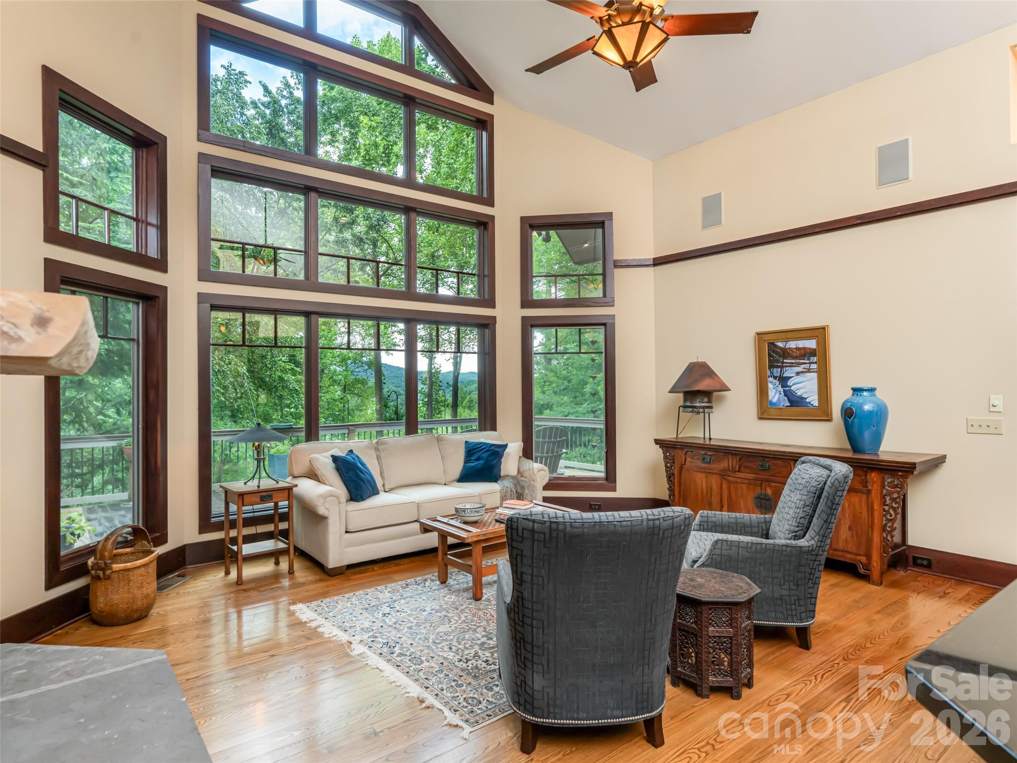 935 Whites Lake Boulevard — Saluda