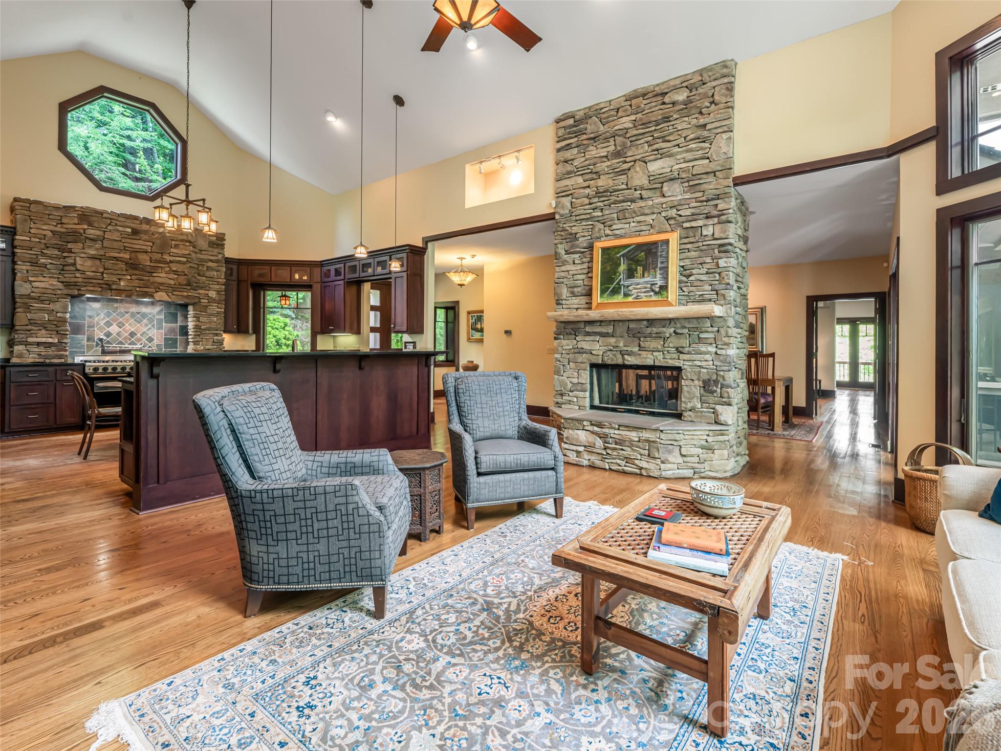 935 Whites Lake Boulevard — Saluda