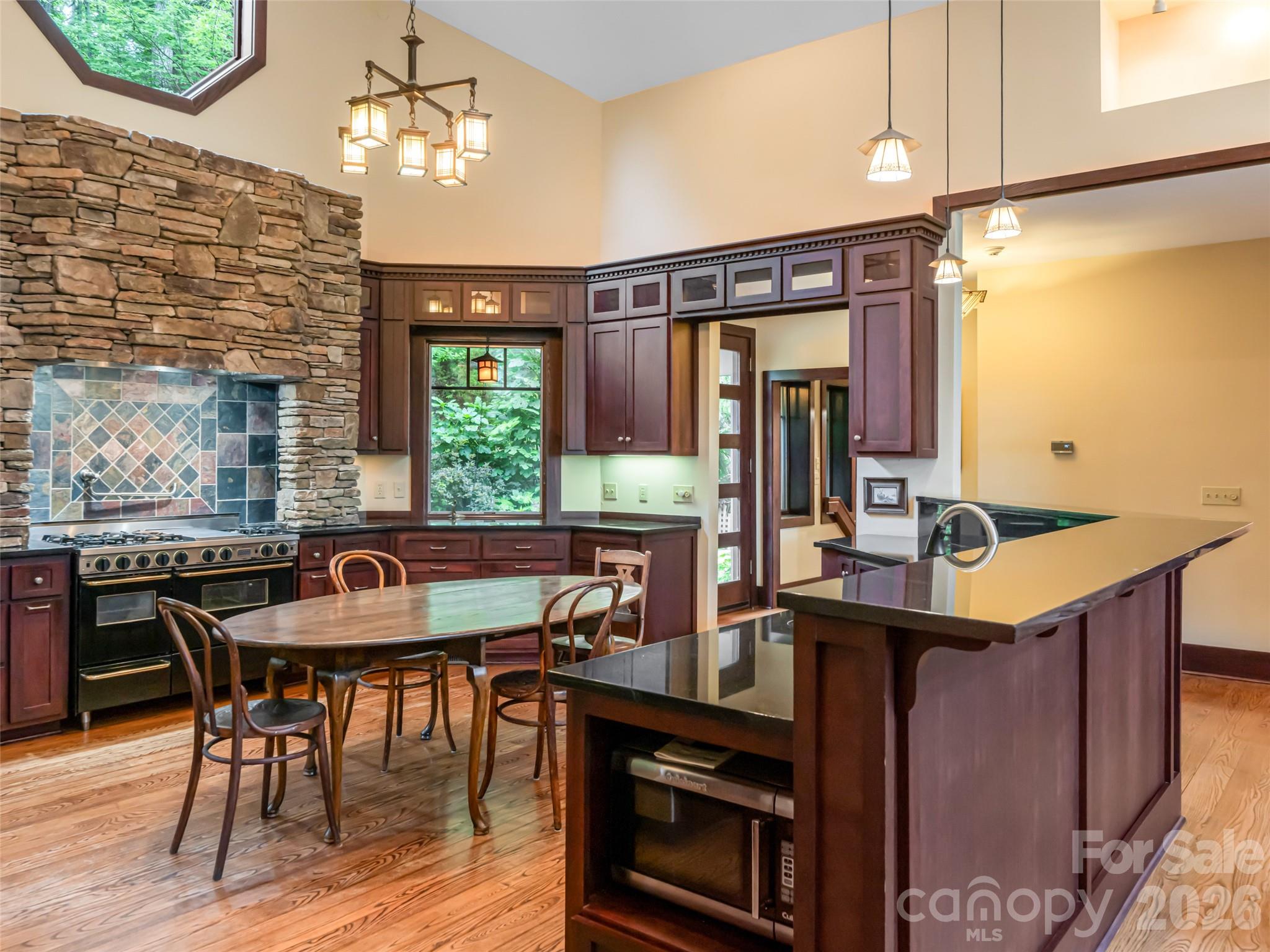 935 Whites Lake Boulevard — Saluda