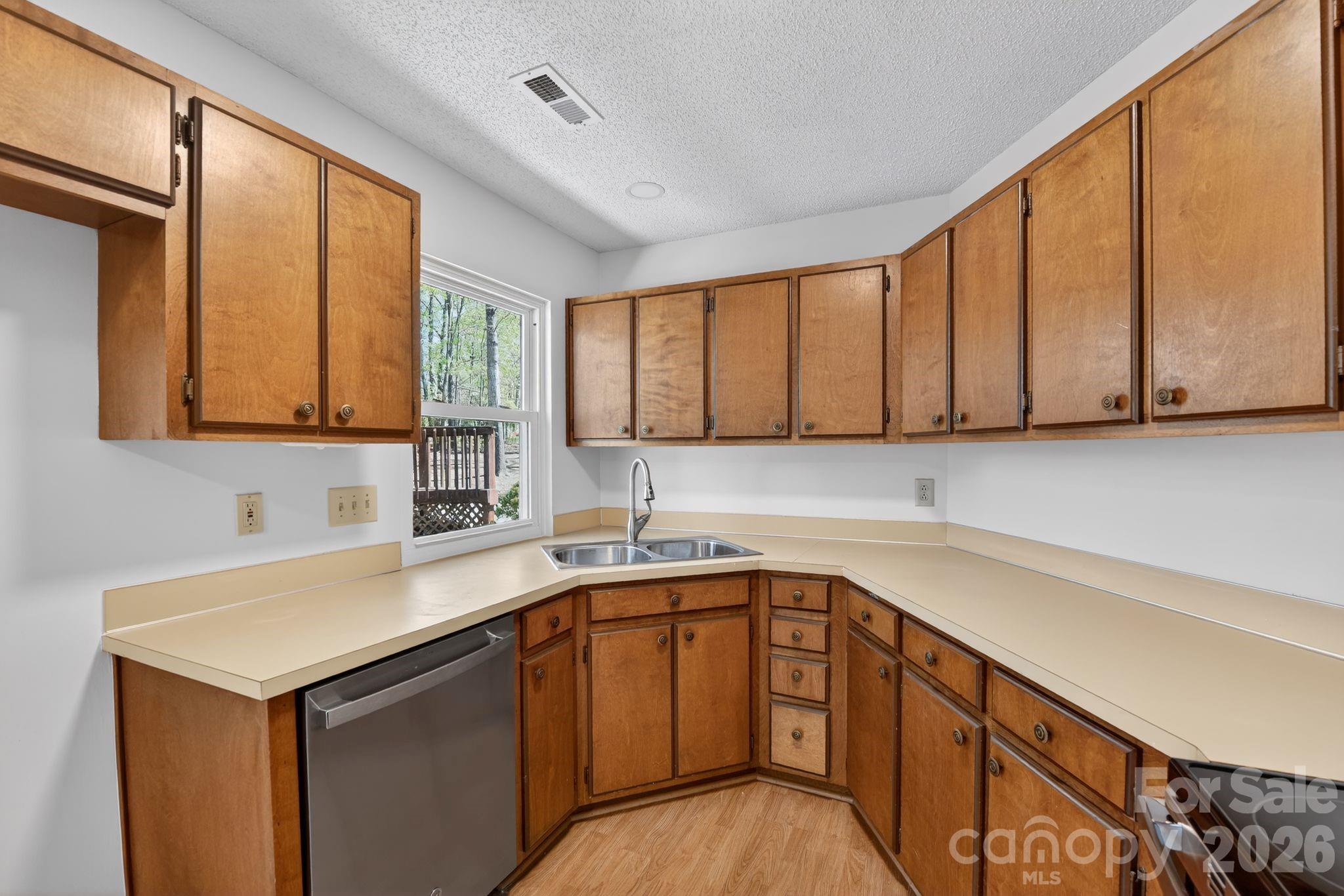 100 Steuben Drive — Huntersville