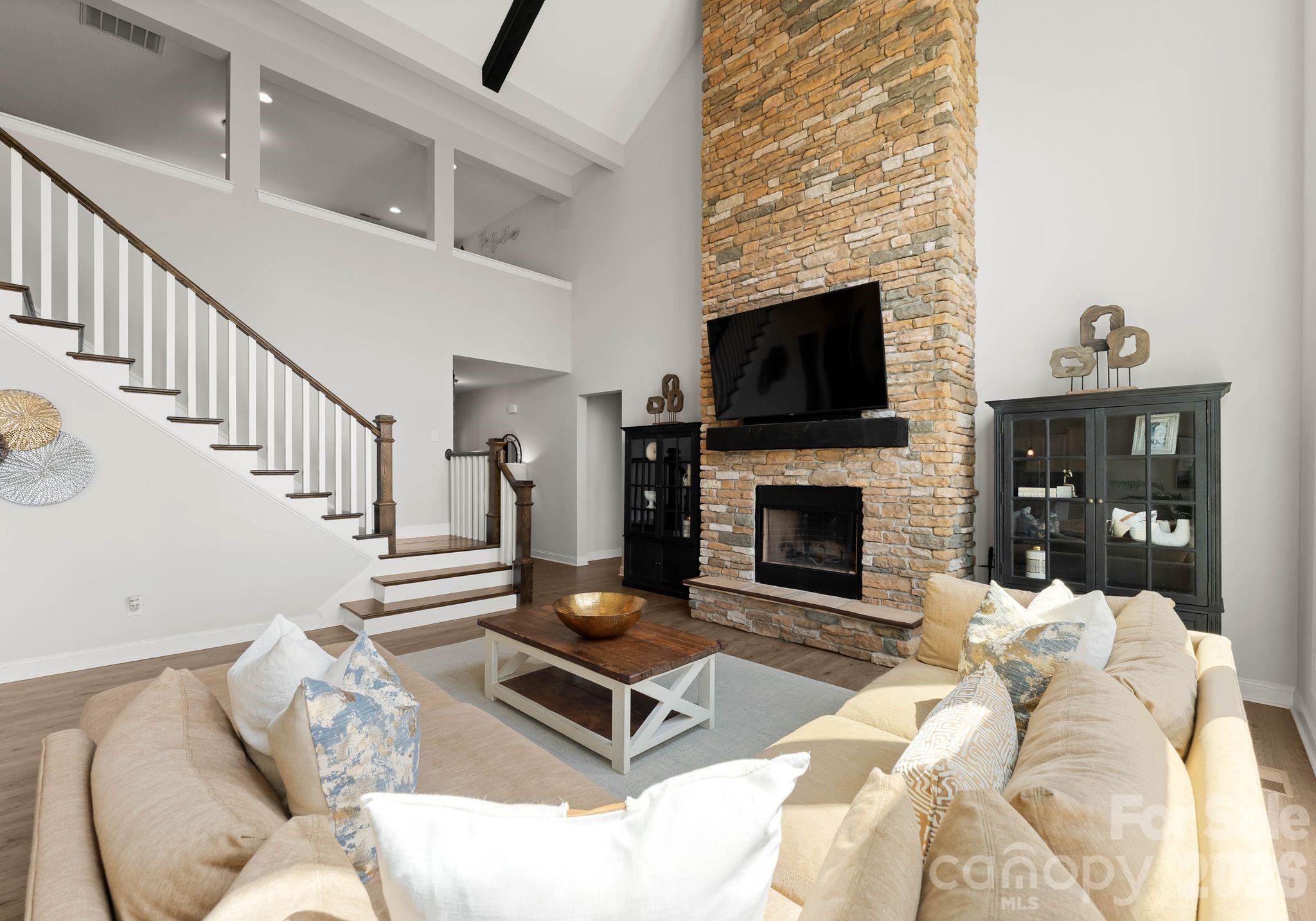 13701 Petworth Court — Charlotte