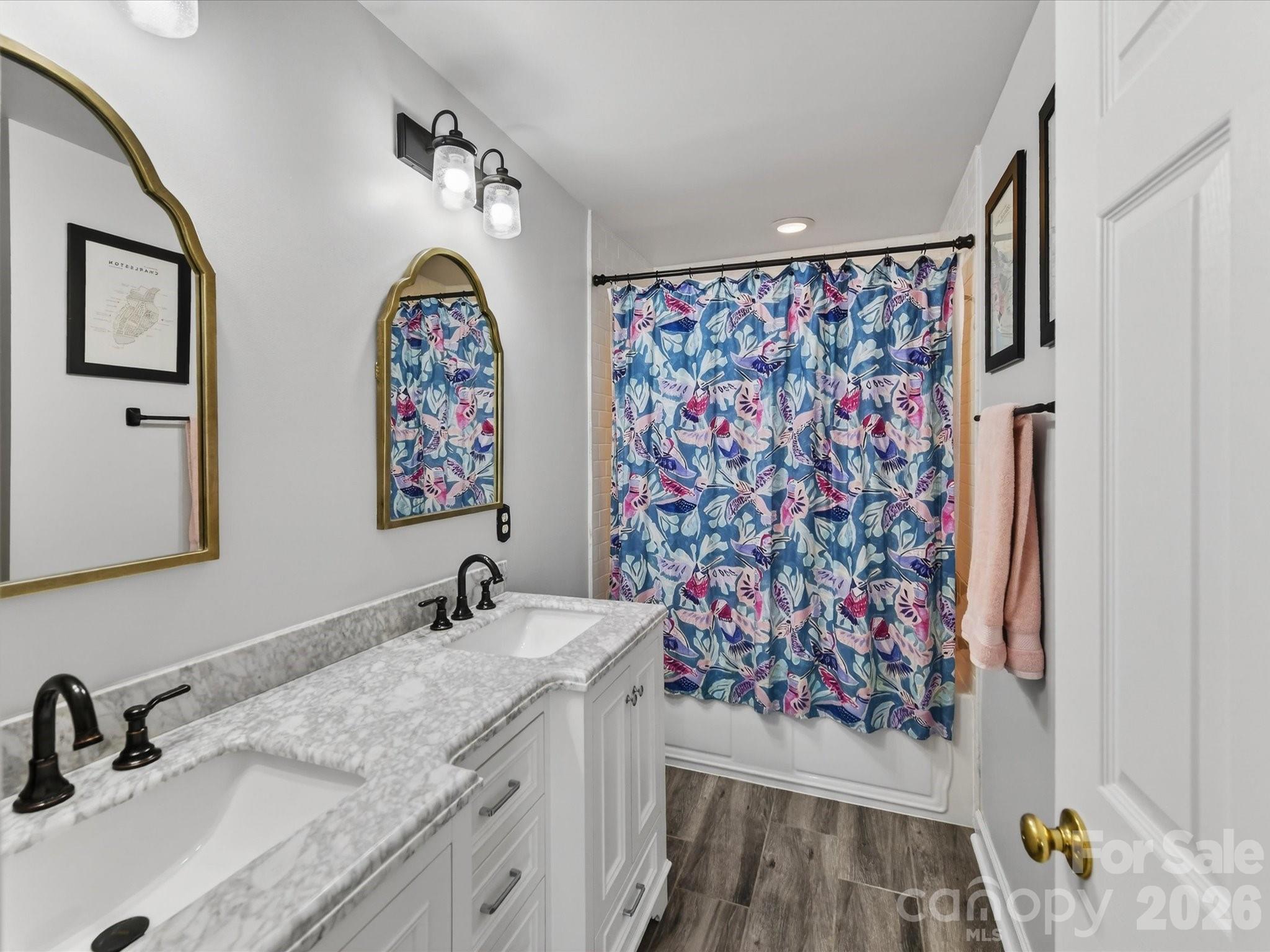 4916 S Hill View Drive — Charlotte