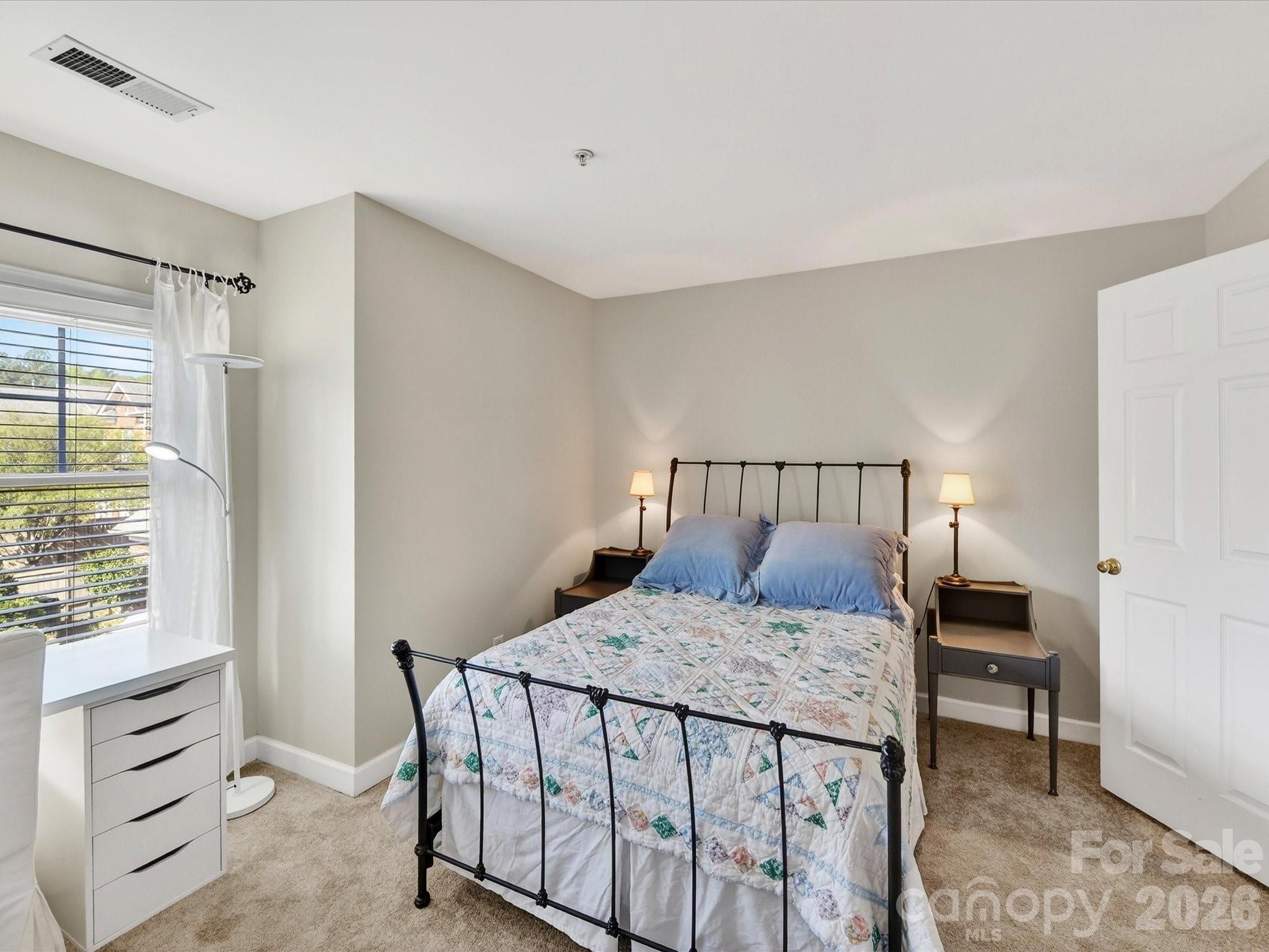 4916 S Hill View Drive — Charlotte
