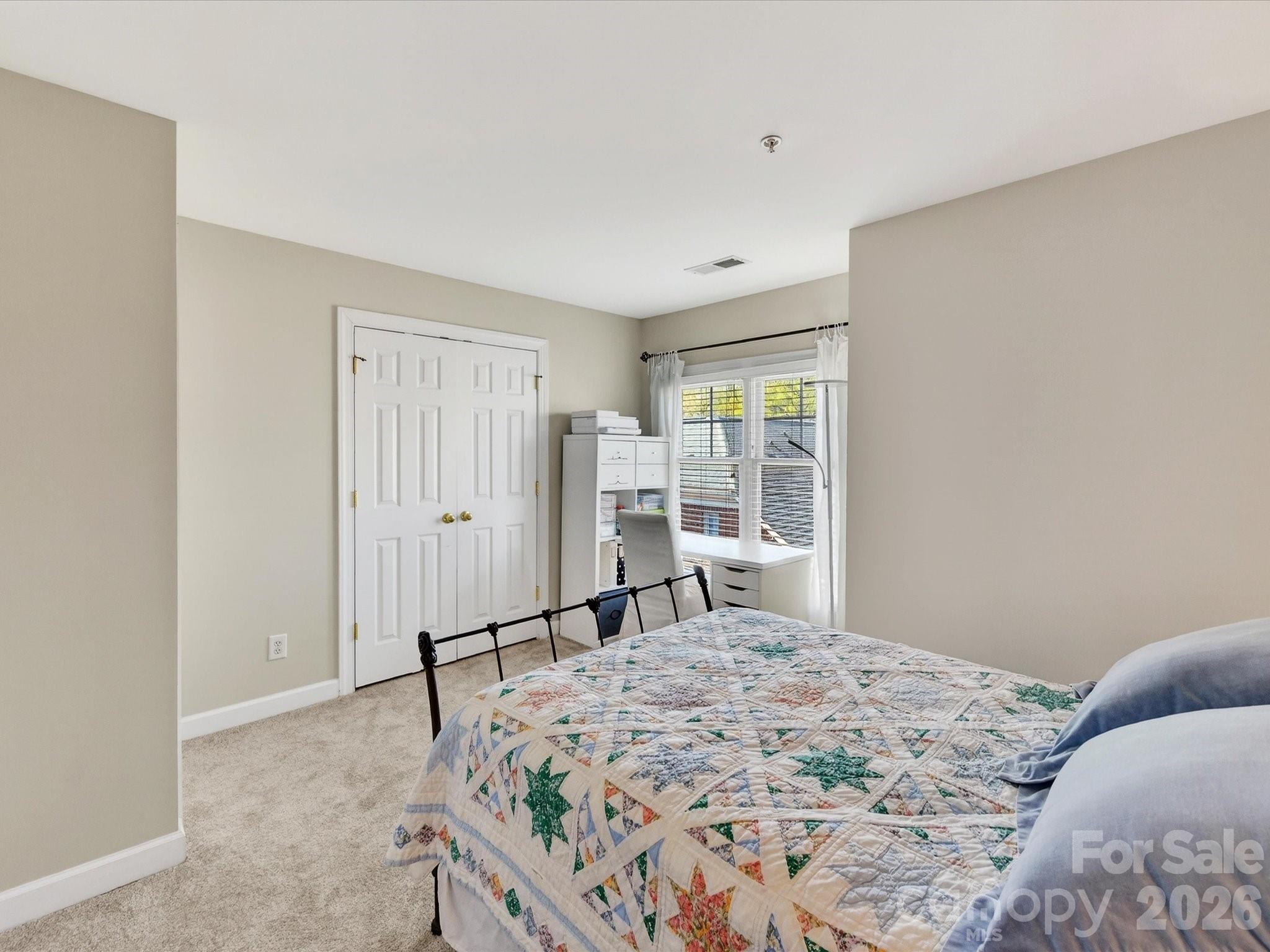 4916 S Hill View Drive — Charlotte
