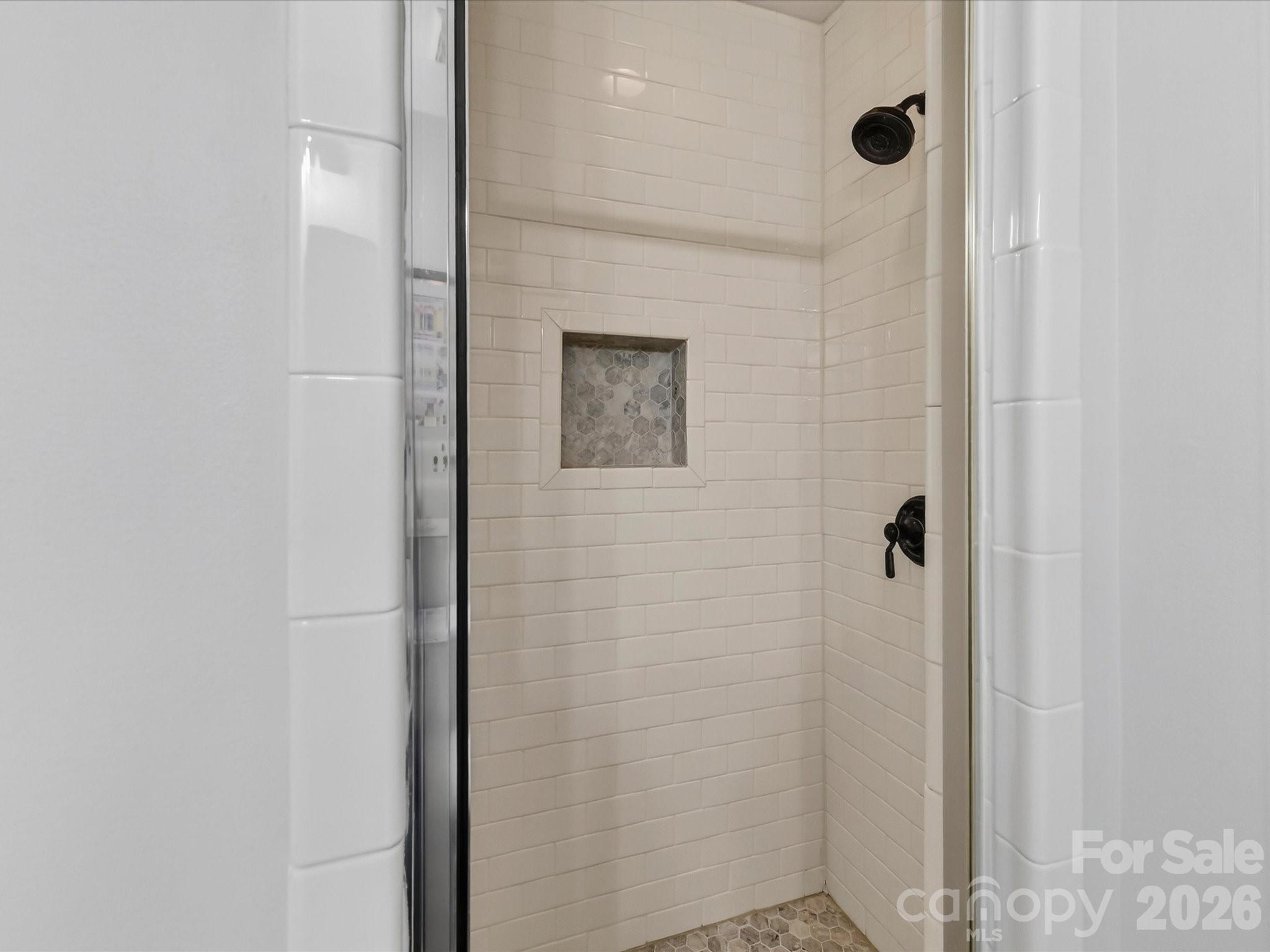 4916 S Hill View Drive — Charlotte