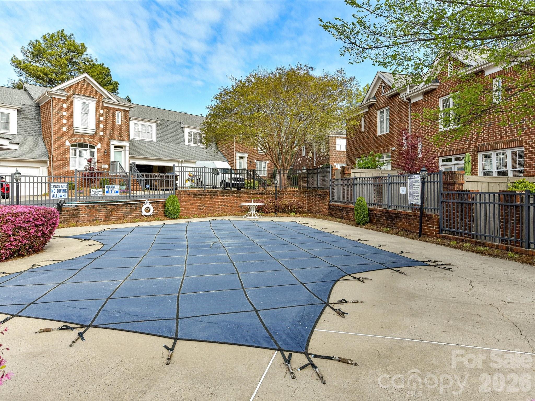 4916 S Hill View Drive — Charlotte