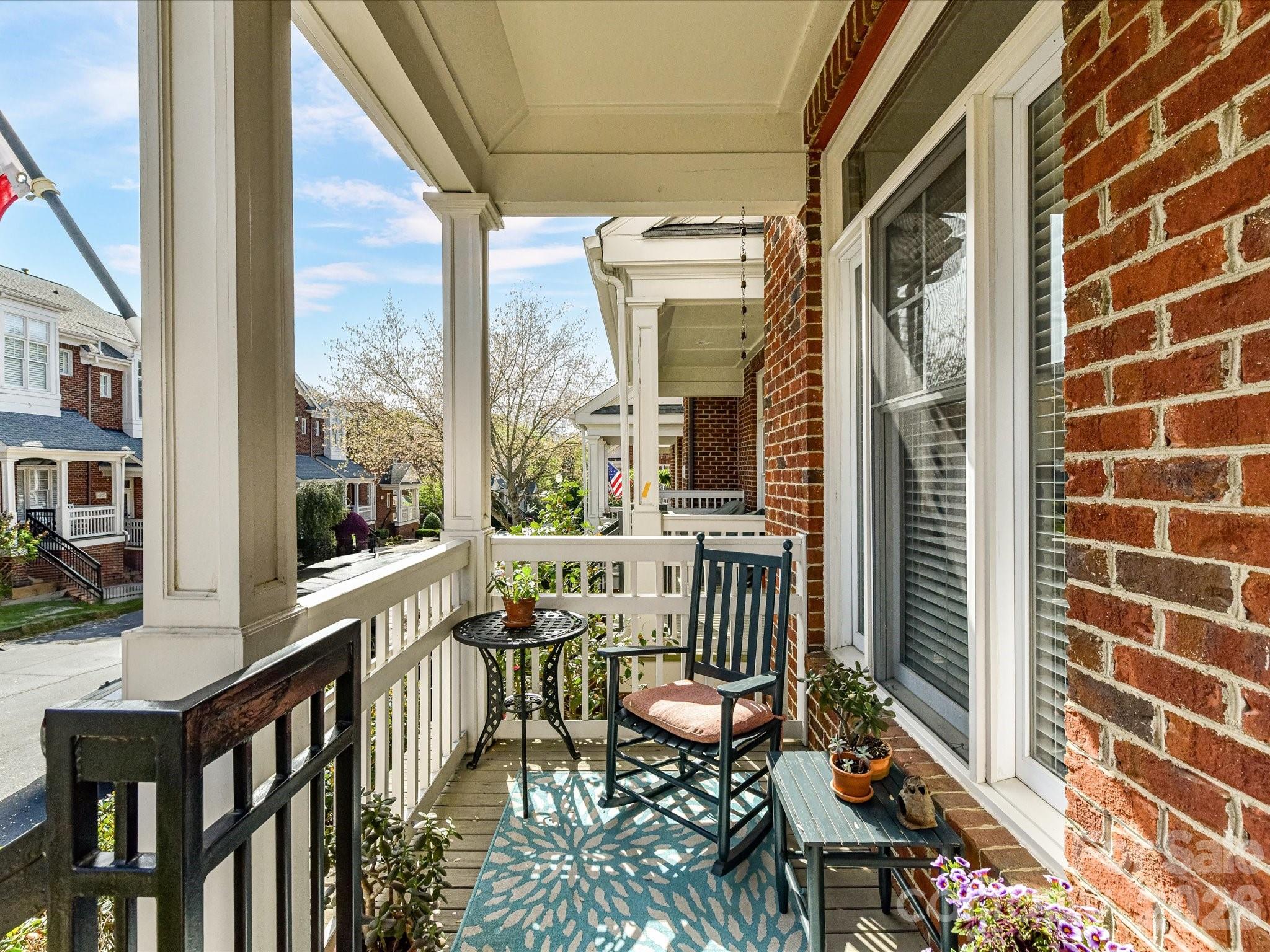 4916 S Hill View Drive — Charlotte