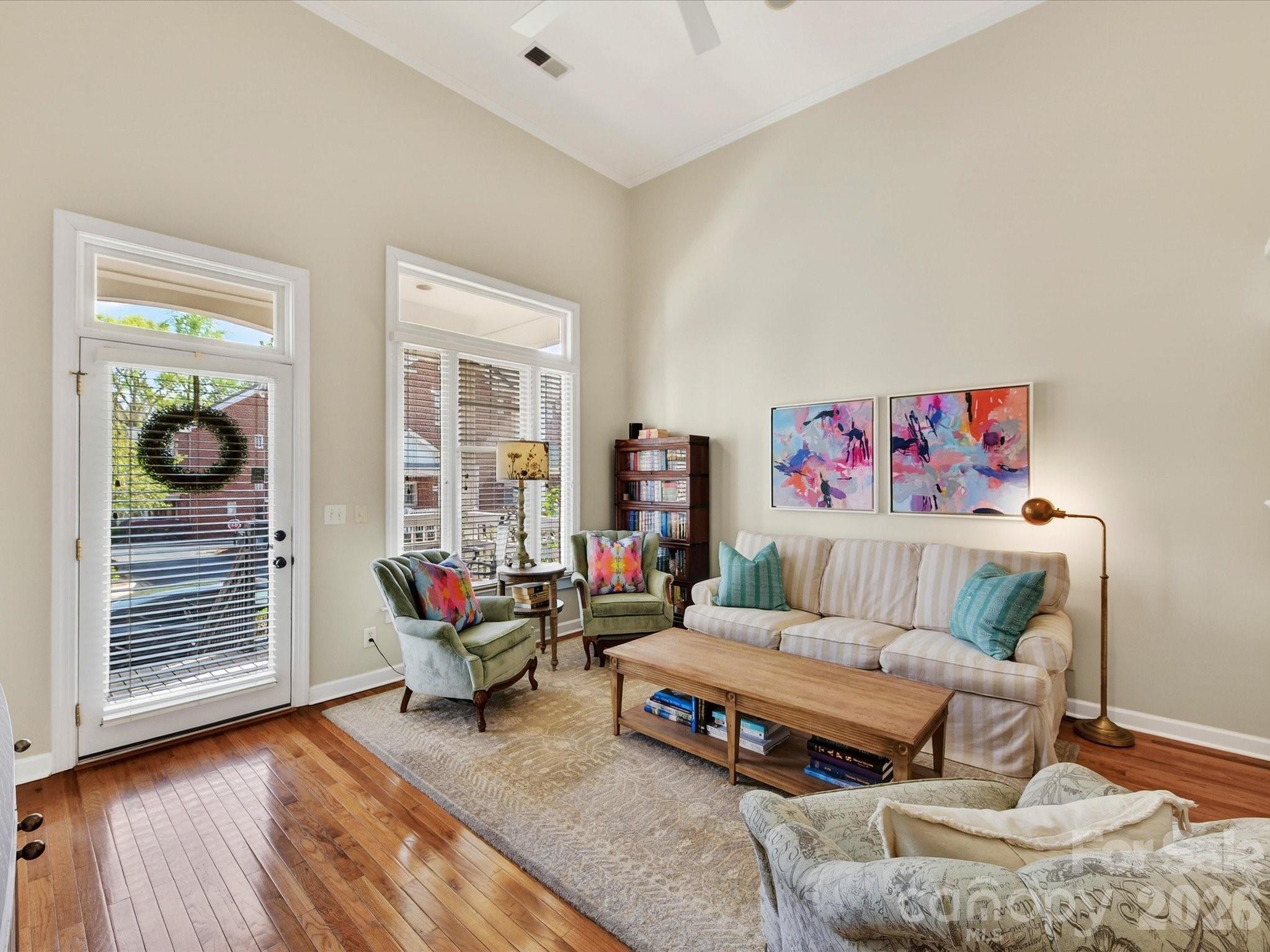 4916 S Hill View Drive — Charlotte