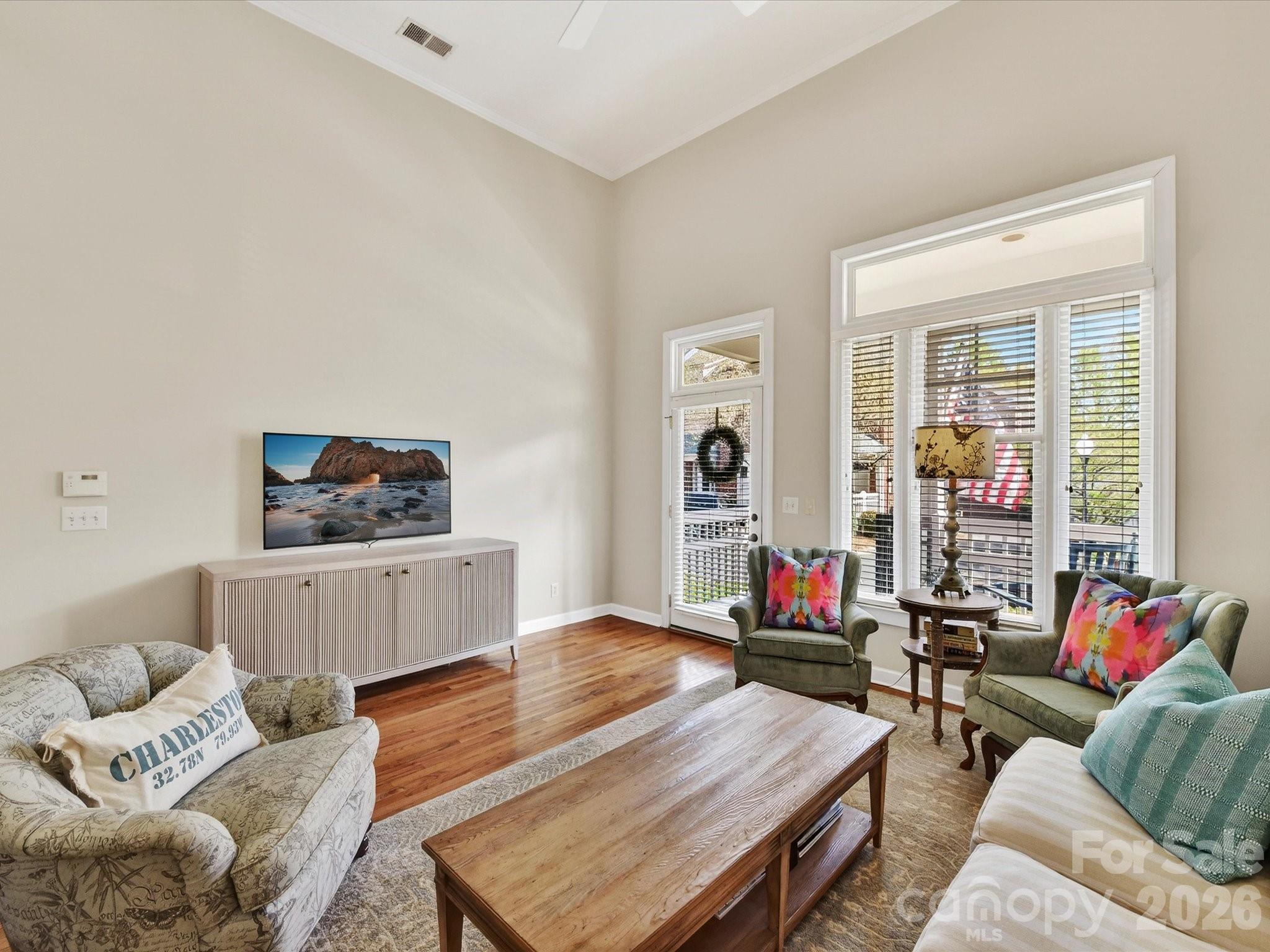 4916 S Hill View Drive — Charlotte